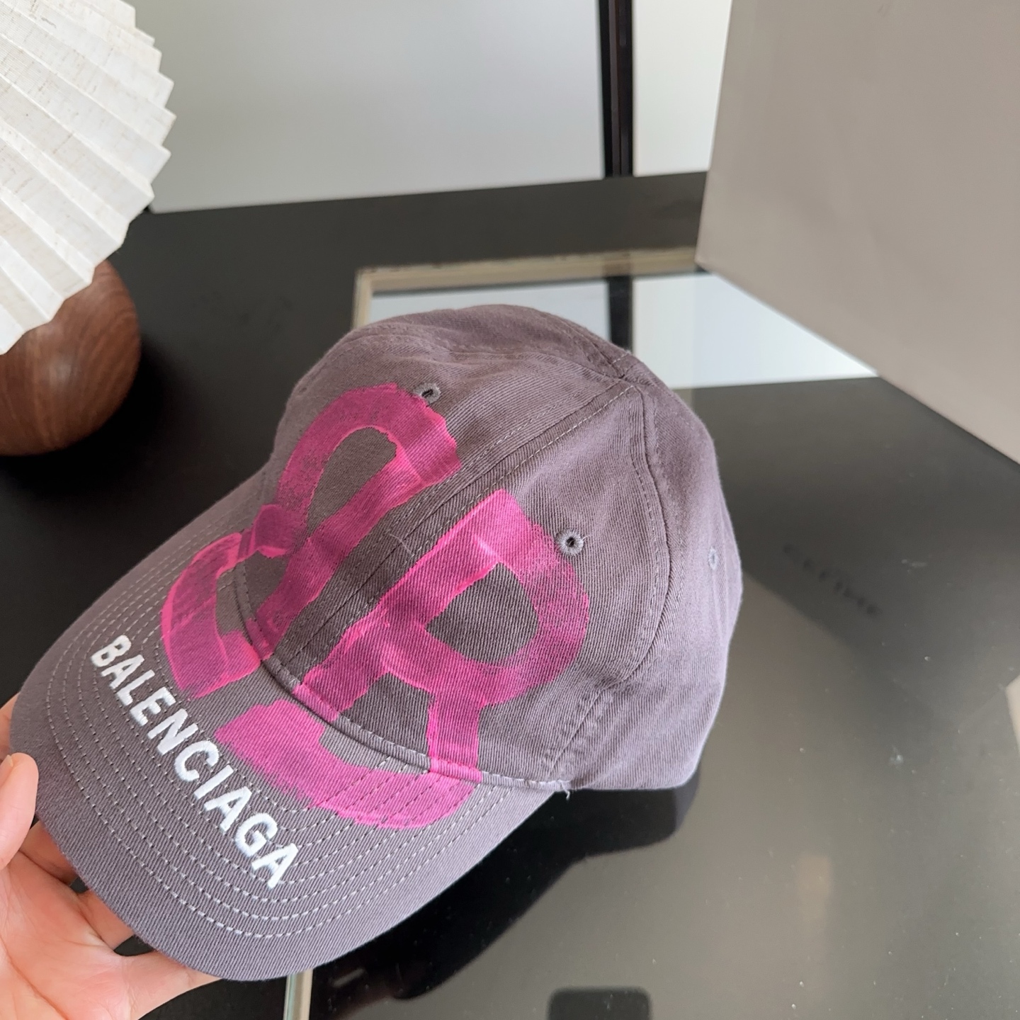 Balencia*a 巴黎世家刺绣字母新款棒球帽 现货秒发🧢简约时尚超级无敌好看的帽子！情侣款！