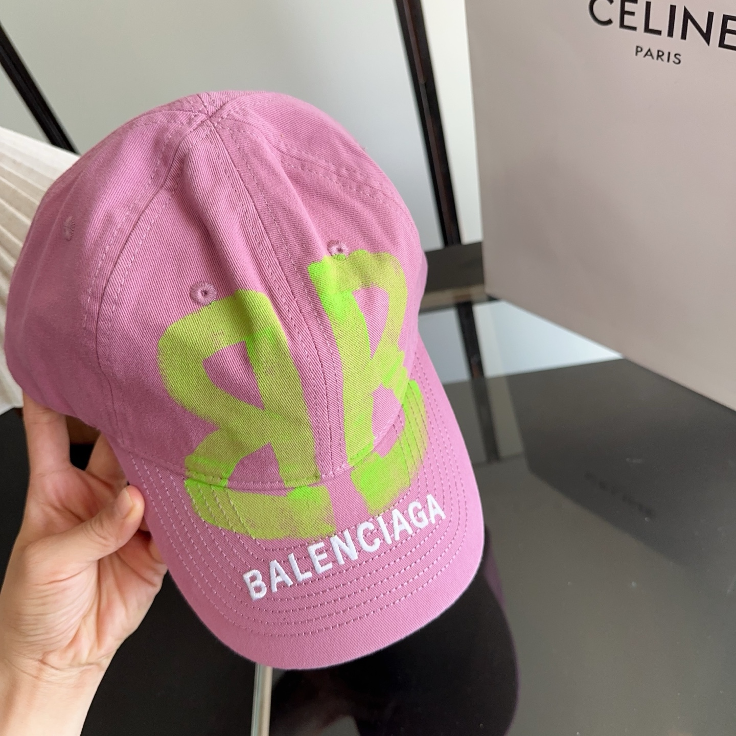 Balencia*a 巴黎世家刺绣字母新款棒球帽 现货秒发🧢简约时尚超级无敌好看的帽子！情侣款！