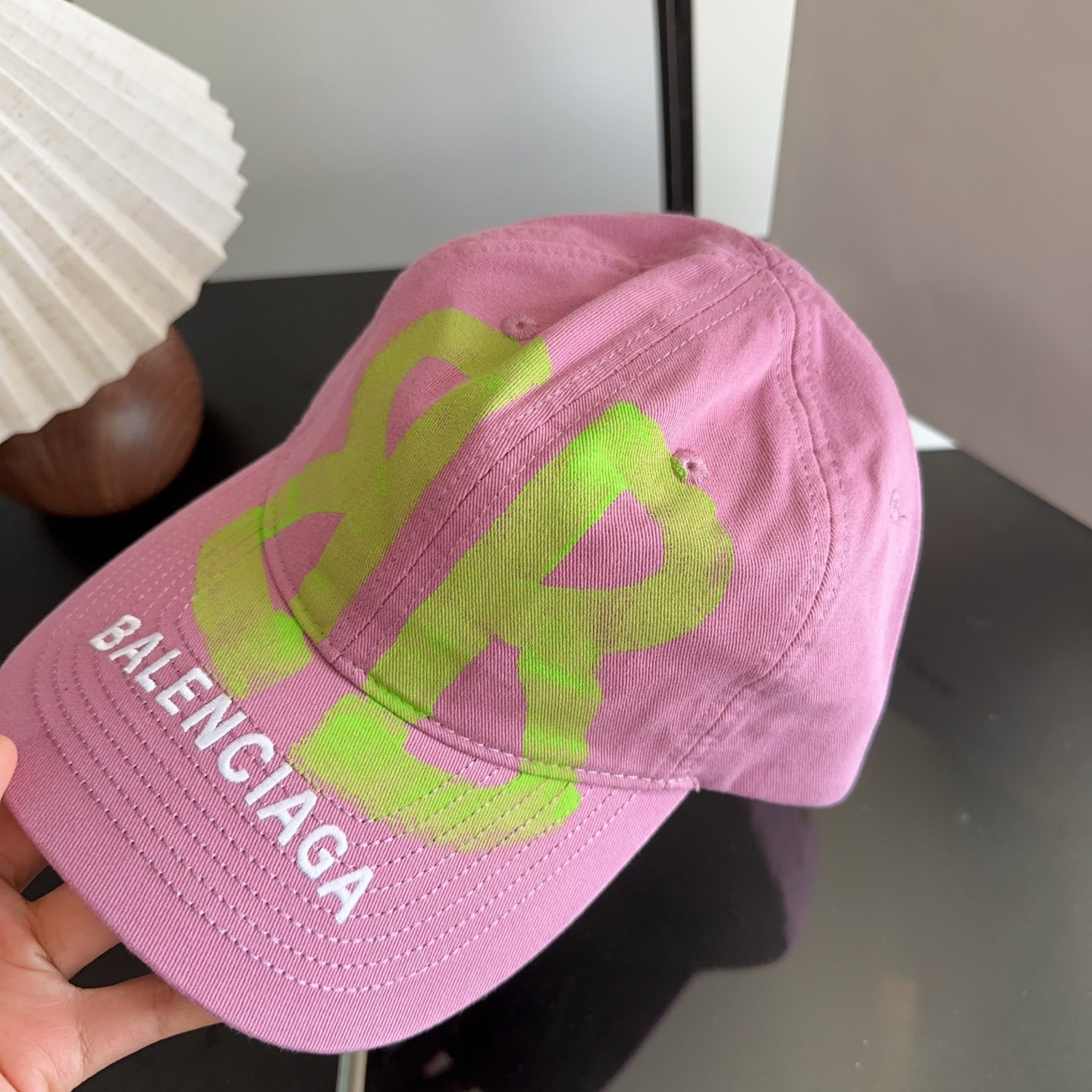 Balencia*a 巴黎世家刺绣字母新款棒球帽 现货秒发🧢简约时尚超级无敌好看的帽子！情侣款！