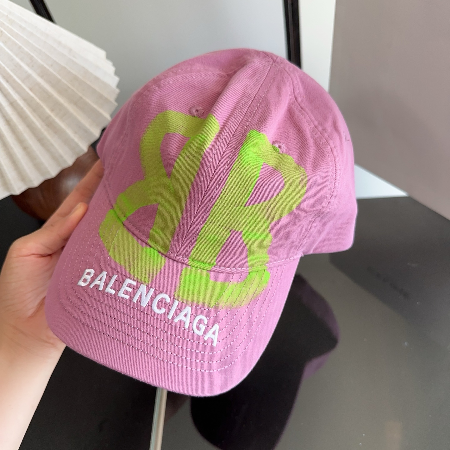 Balencia*a 巴黎世家刺绣字母新款棒球帽 现货秒发🧢简约时尚超级无敌好看的帽子！情侣款！