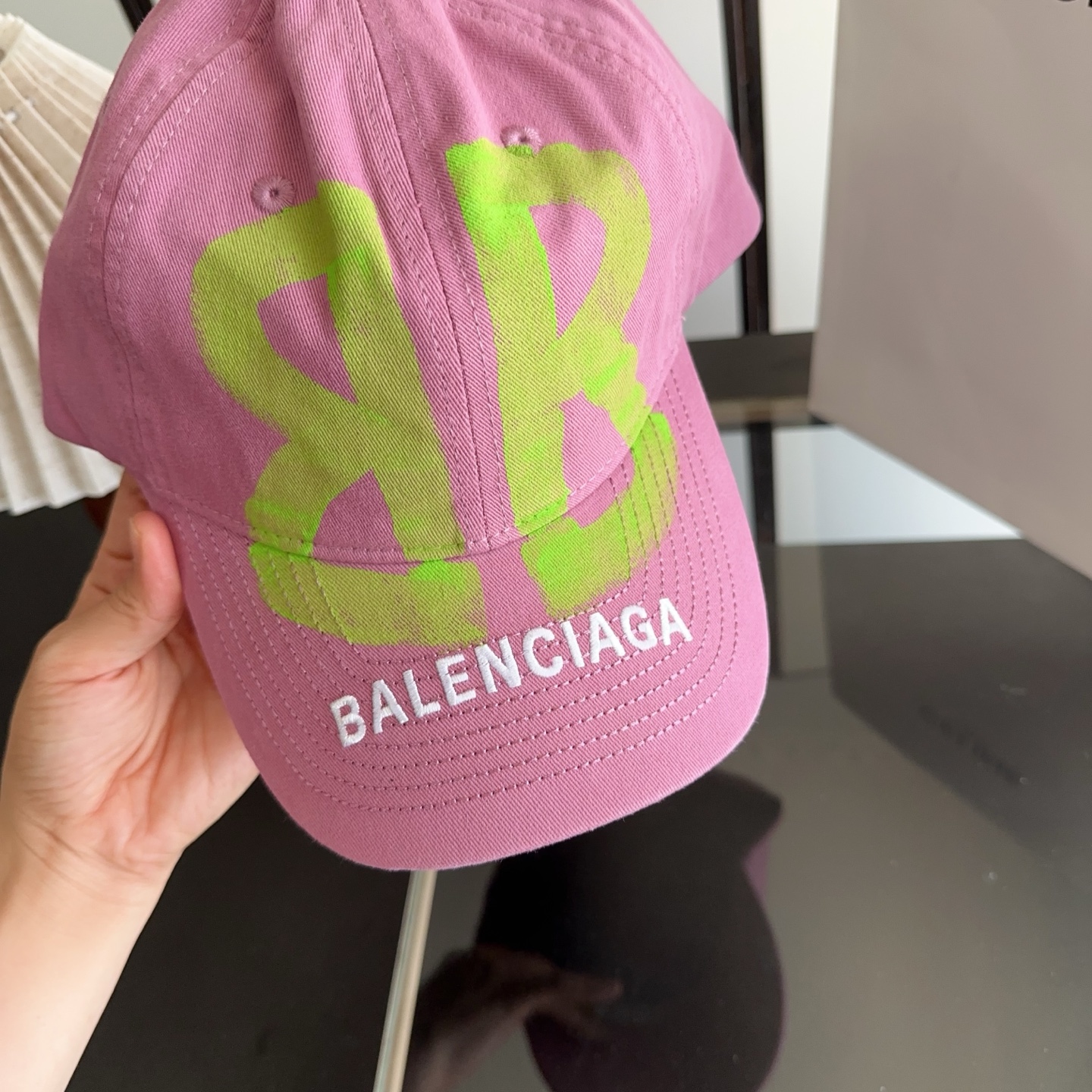Balencia*a 巴黎世家刺绣字母新款棒球帽 现货秒发🧢简约时尚超级无敌好看的帽子！情侣款！