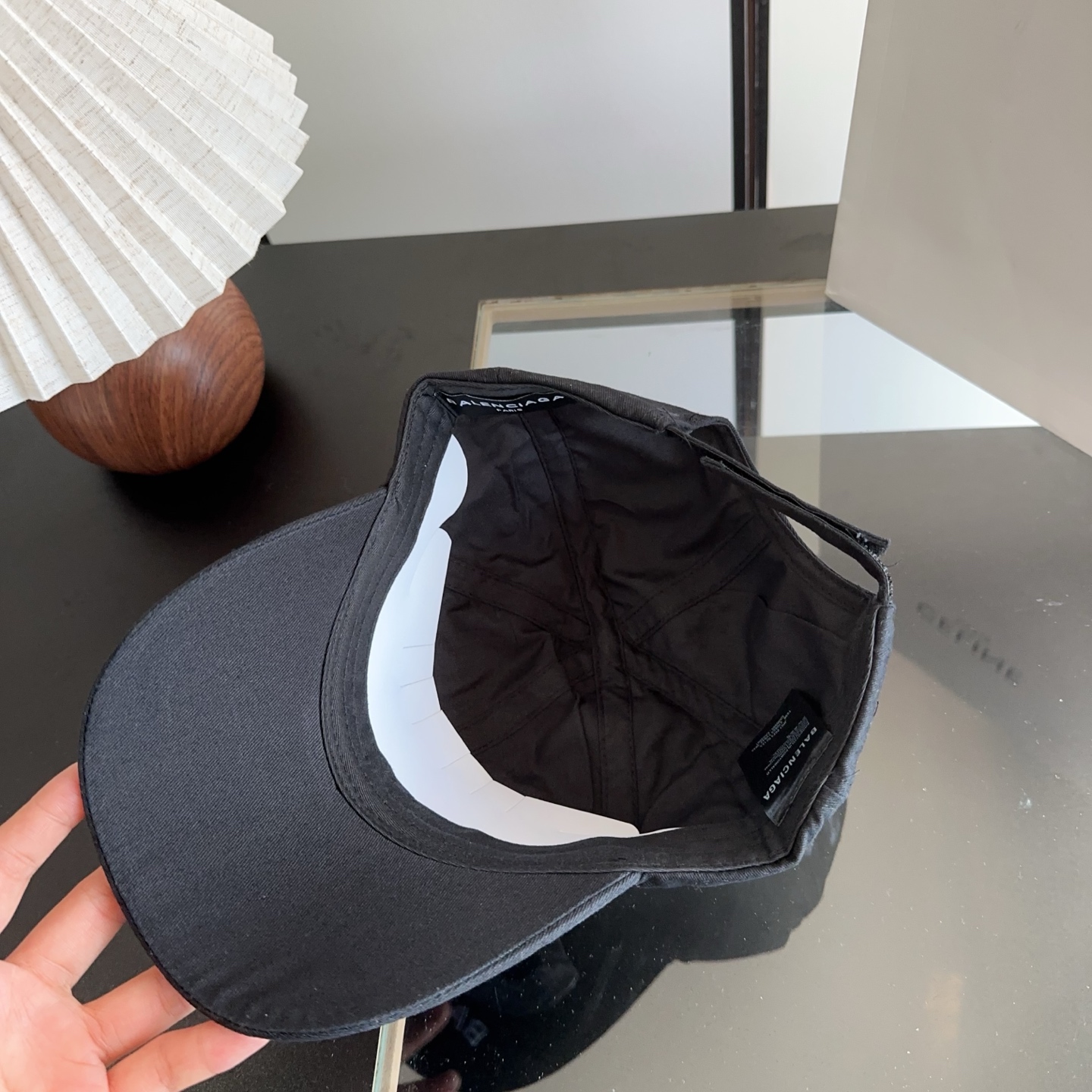 Balencia*a 巴黎世家刺绣字母新款棒球帽 现货秒发🧢简约时尚超级无敌好看的帽子！情侣款！