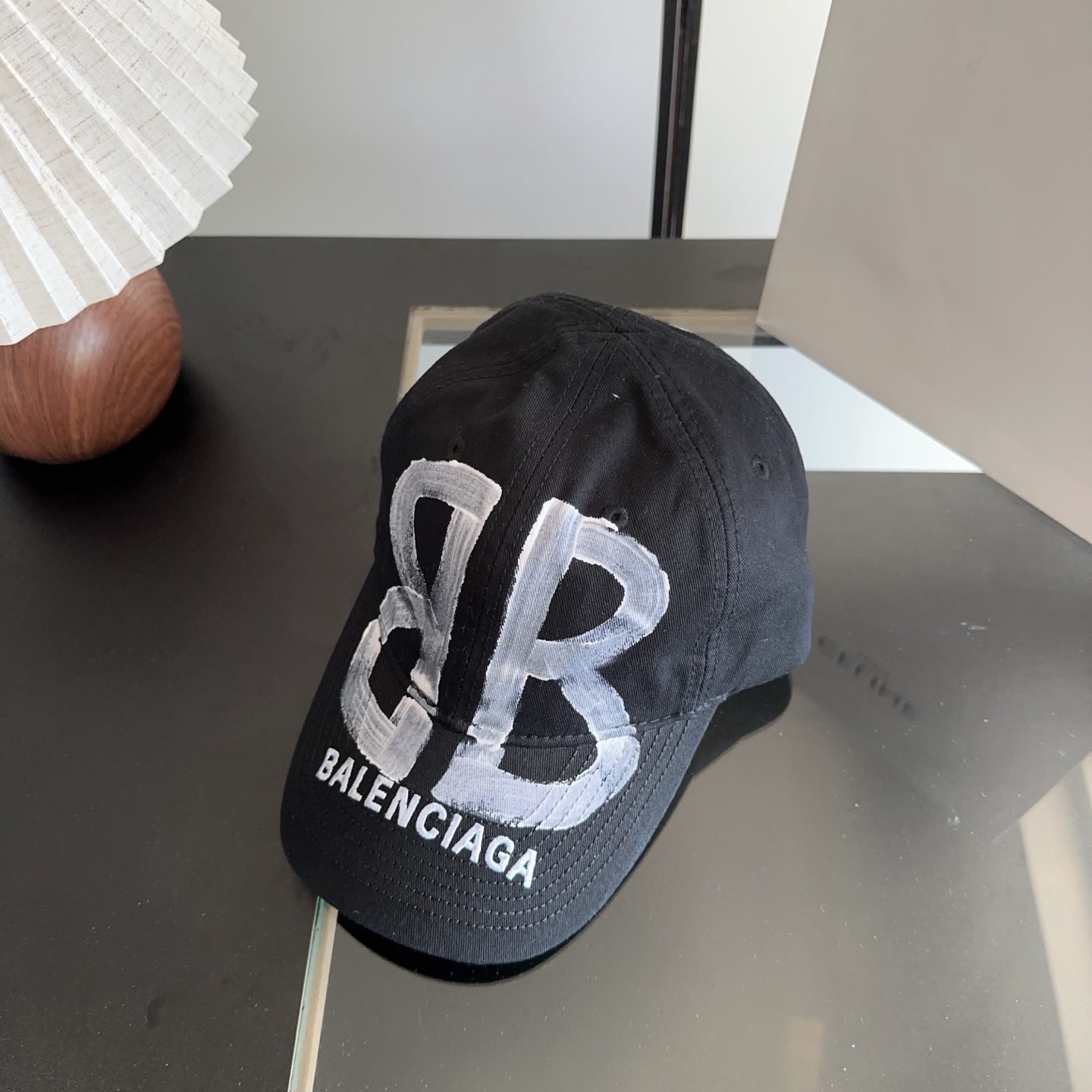 Balencia*a 巴黎世家刺绣字母新款棒球帽 现货秒发🧢简约时尚超级无敌好看的帽子！情侣款！