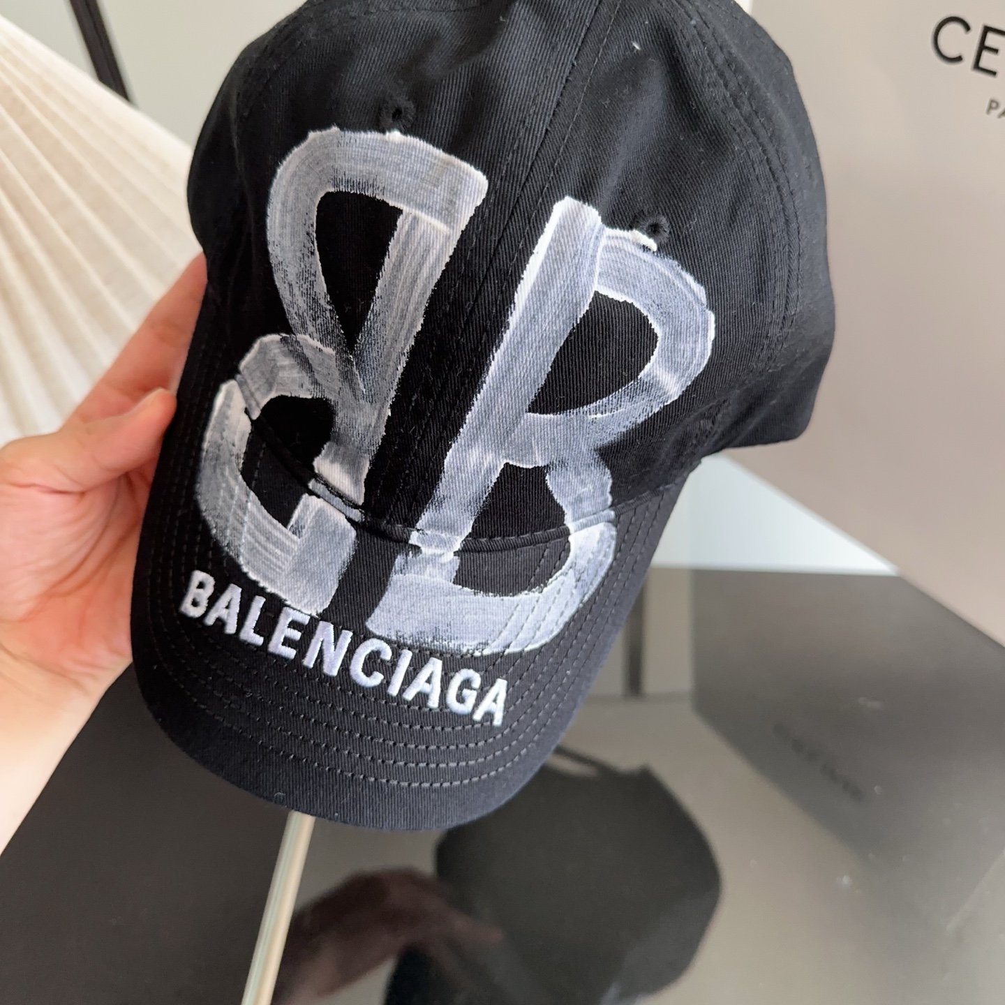 Balencia*a 巴黎世家刺绣字母新款棒球帽 现货秒发🧢简约时尚超级无敌好看的帽子！情侣款！