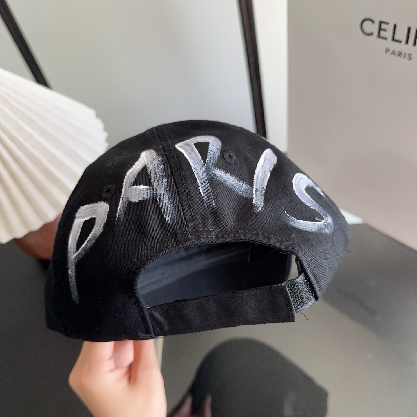 Balencia*a 巴黎世家刺绣字母新款棒球帽 现货秒发🧢简约时尚超级无敌好看的帽子！情侣款！