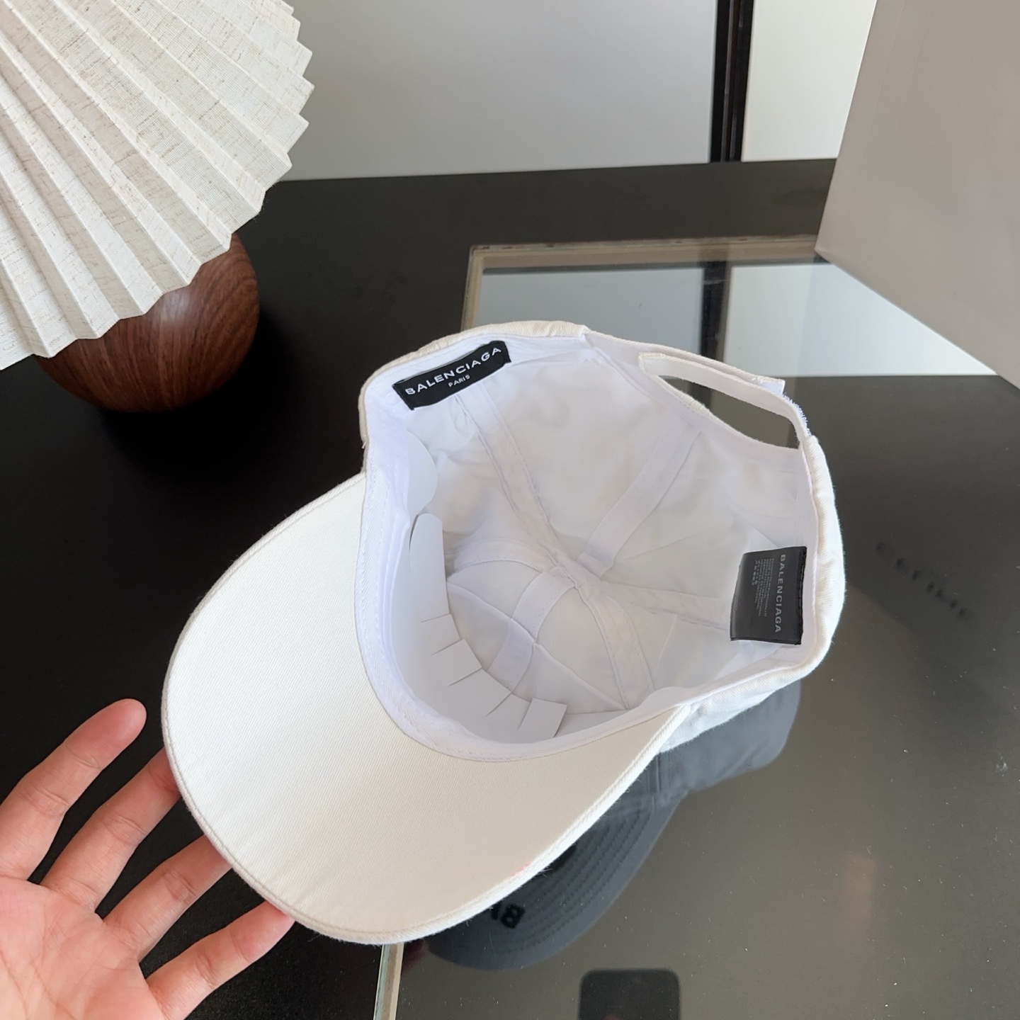 Balencia*a 巴黎世家刺绣字母新款棒球帽 现货秒发🧢简约时尚超级无敌好看的帽子！情侣款！