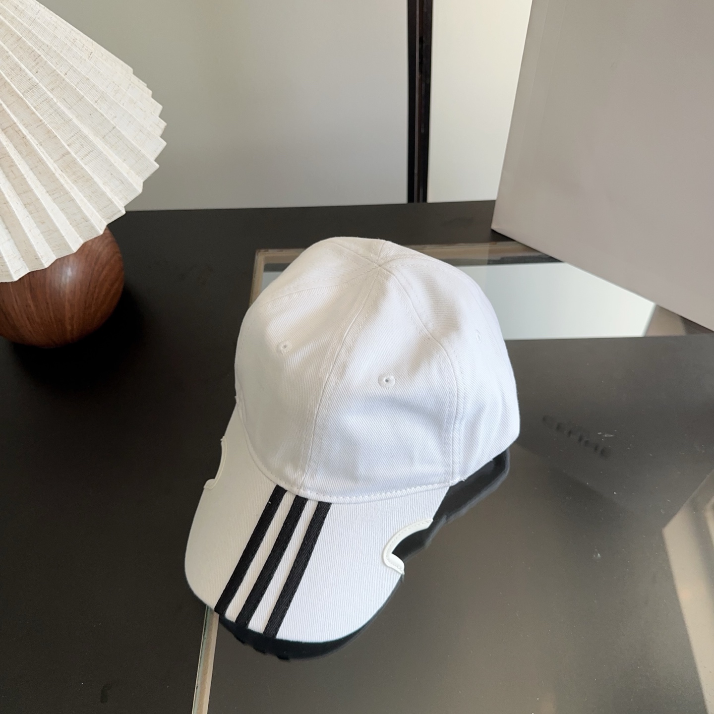 Balencia*a 巴黎世家刺绣字母新款棒球帽 现货秒发🧢简约时尚超级无敌好看的帽子！情侣款！