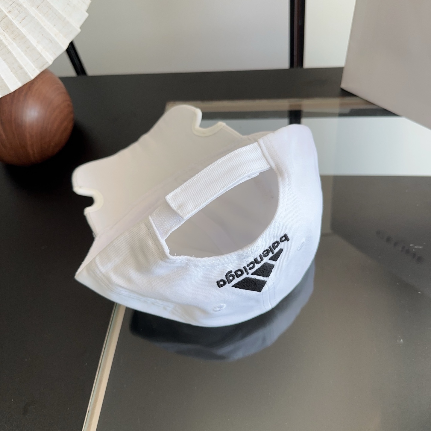 Balencia*a 巴黎世家刺绣字母新款棒球帽 现货秒发🧢简约时尚超级无敌好看的帽子！情侣款！