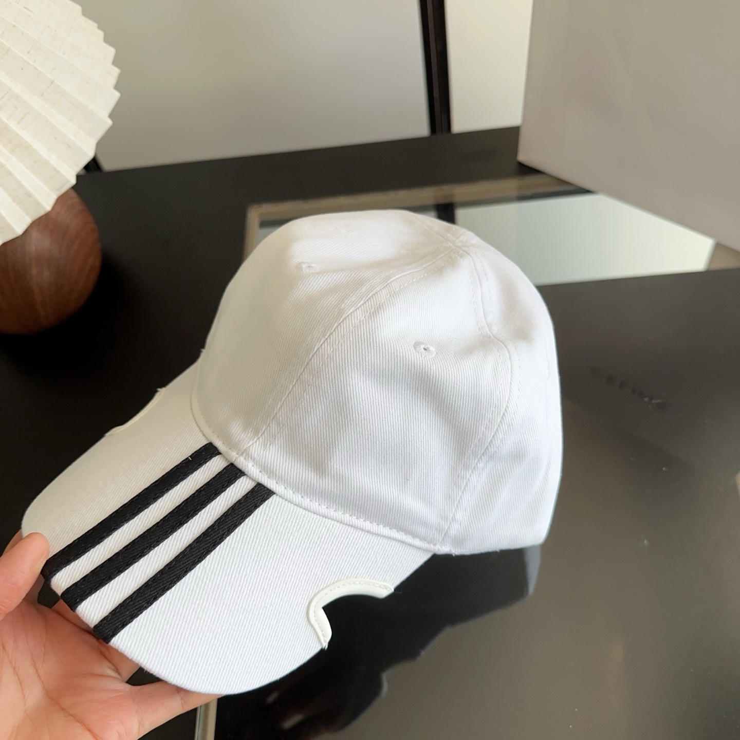 Balencia*a 巴黎世家刺绣字母新款棒球帽 现货秒发🧢简约时尚超级无敌好看的帽子！情侣款！