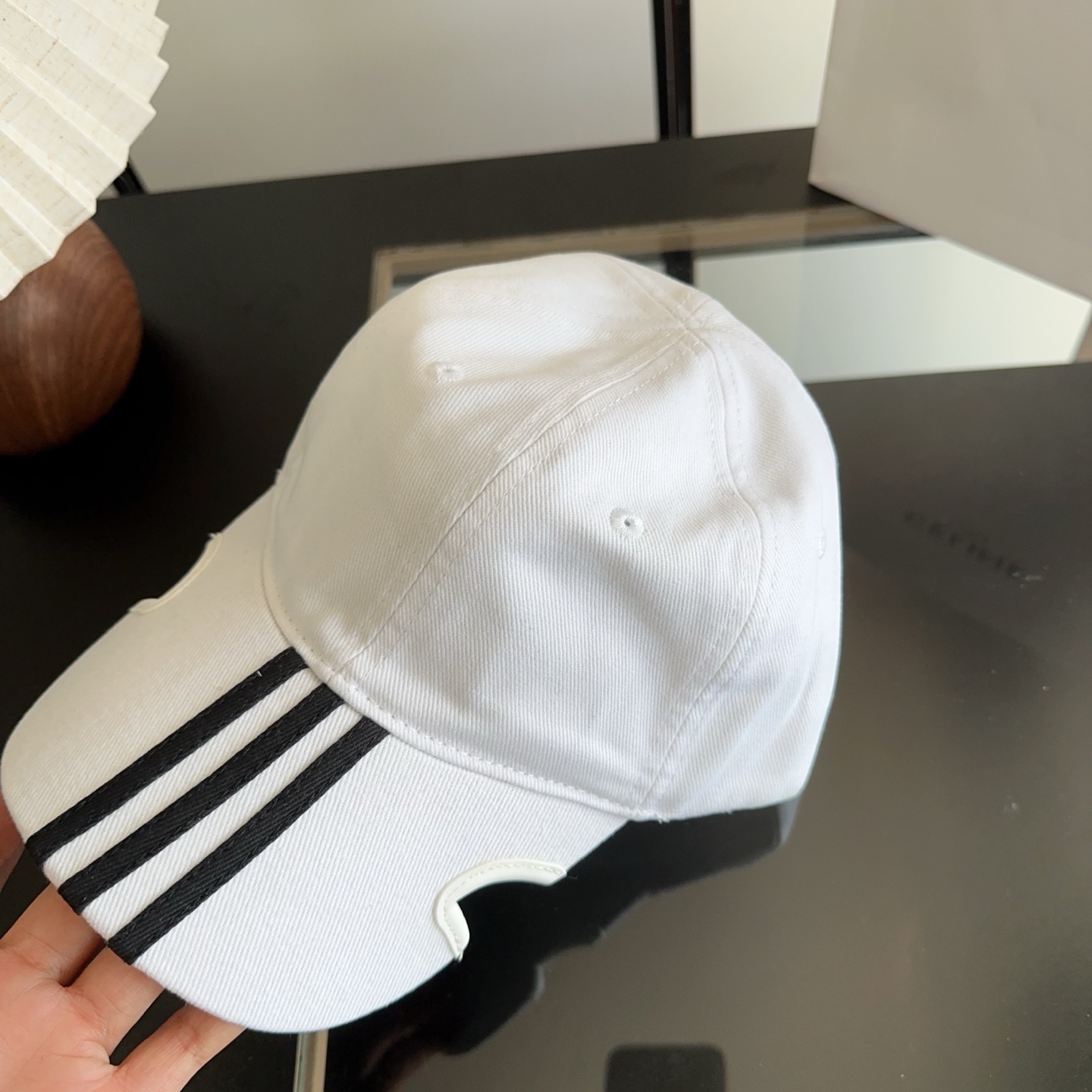 Balencia*a 巴黎世家刺绣字母新款棒球帽 现货秒发🧢简约时尚超级无敌好看的帽子！情侣款！