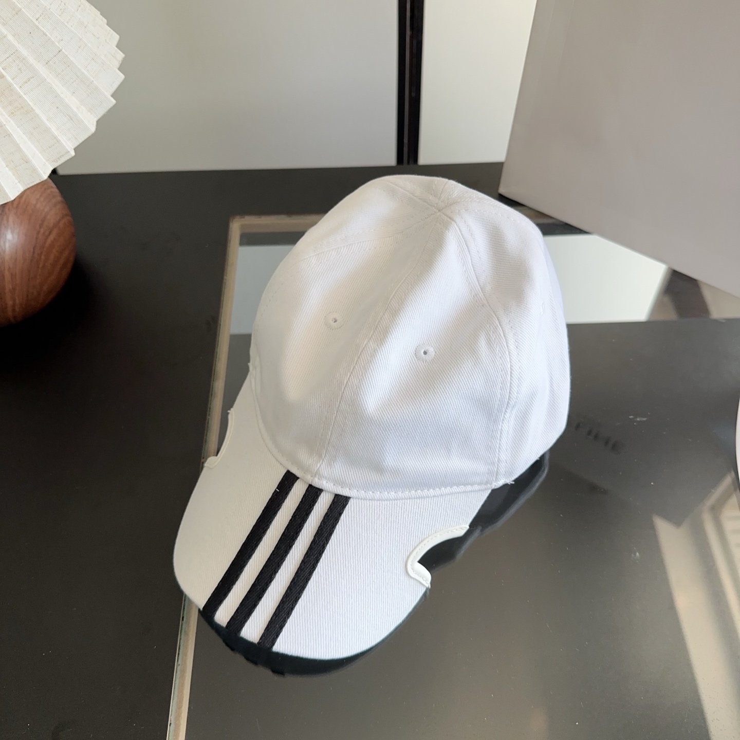 Balencia*a 巴黎世家刺绣字母新款棒球帽 现货秒发🧢简约时尚超级无敌好看的帽子！情侣款！