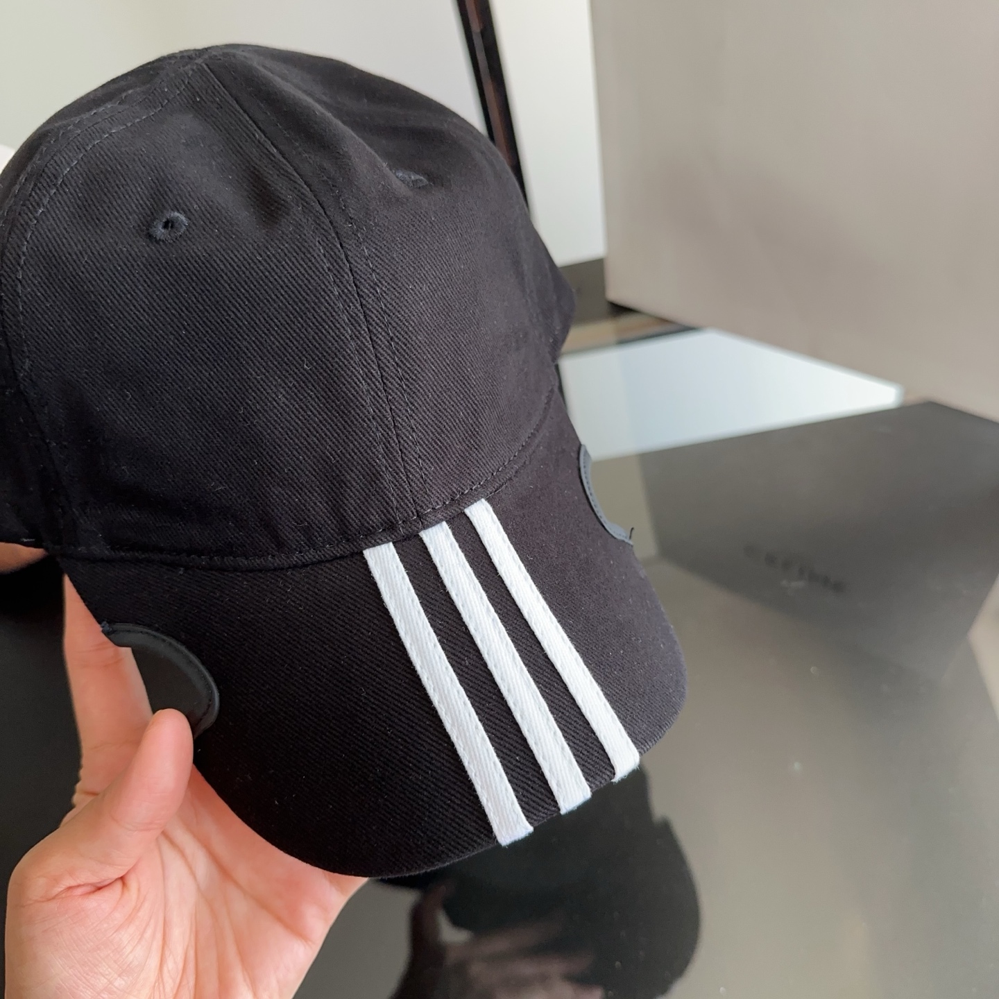 Balencia*a 巴黎世家刺绣字母新款棒球帽 现货秒发🧢简约时尚超级无敌好看的帽子！情侣款！