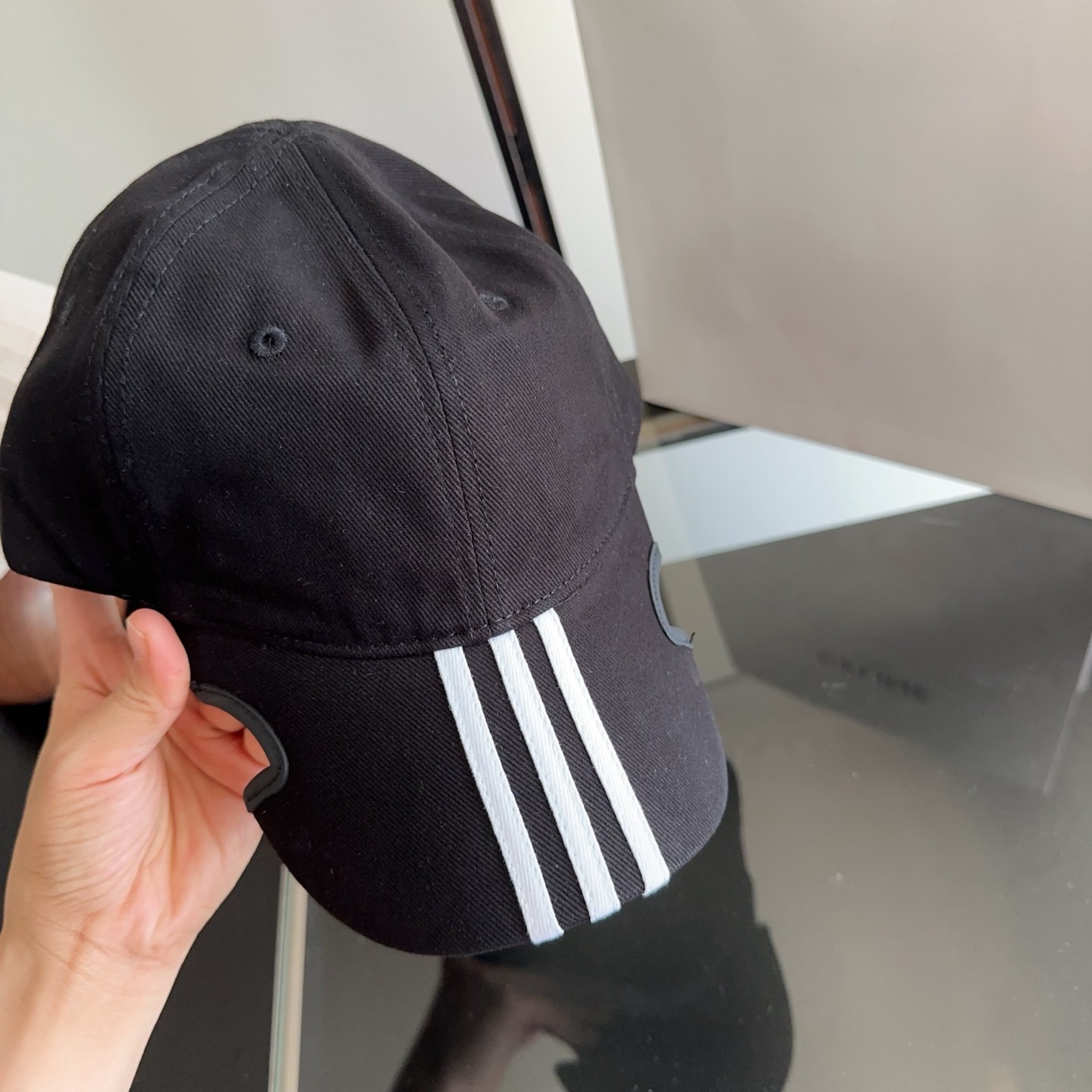 Balencia*a 巴黎世家刺绣字母新款棒球帽 现货秒发🧢简约时尚超级无敌好看的帽子！情侣款！