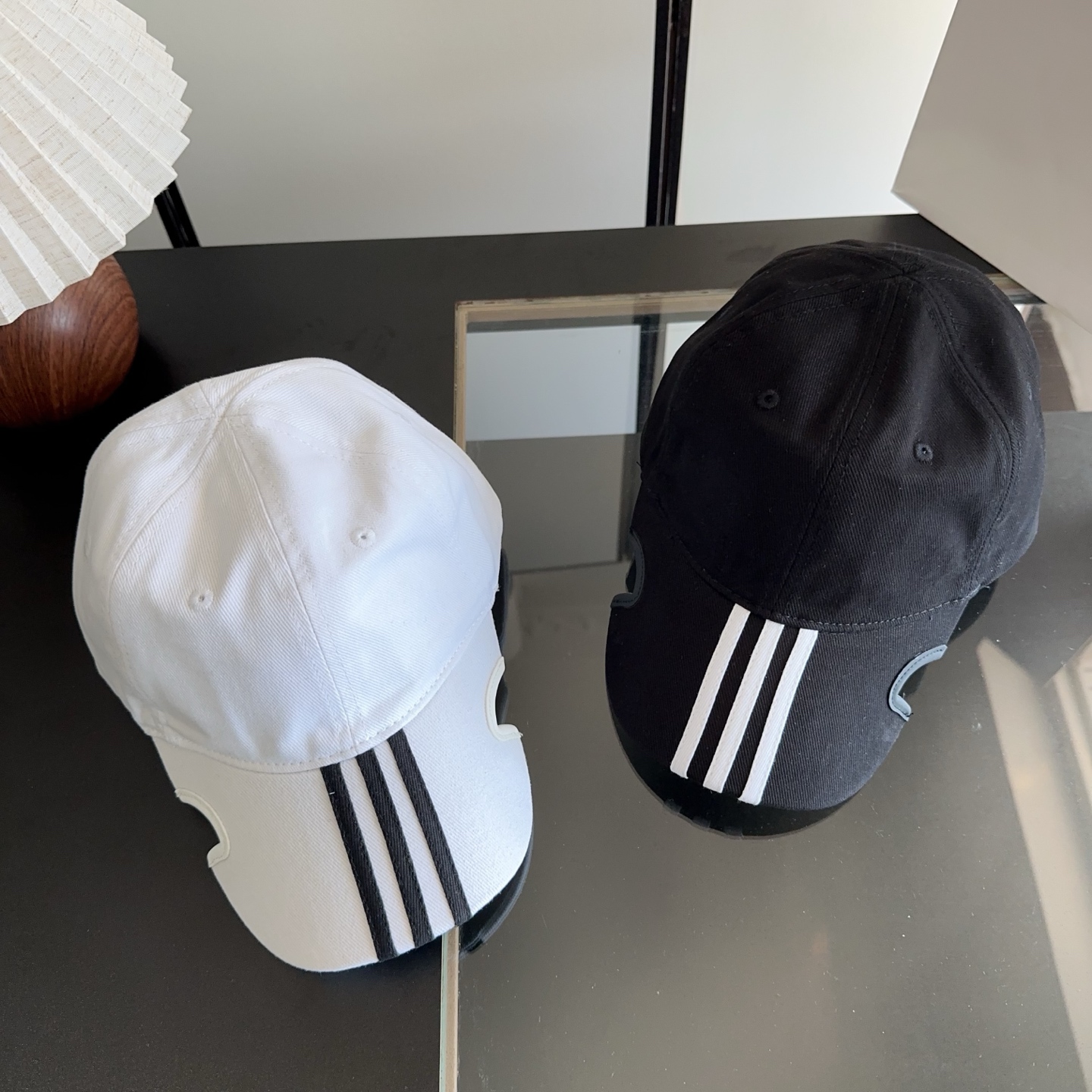 Balencia*a 巴黎世家刺绣字母新款棒球帽 现货秒发🧢简约时尚超级无敌好看的帽子！情侣款！