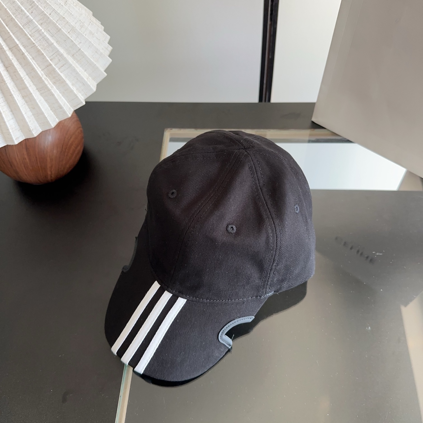 Balencia*a 巴黎世家刺绣字母新款棒球帽 现货秒发🧢简约时尚超级无敌好看的帽子！情侣款！