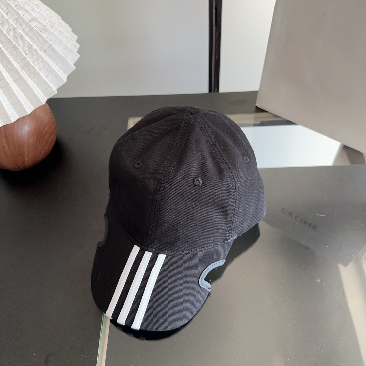 Balencia*a 巴黎世家刺绣字母新款棒球帽 现货秒发🧢简约时尚超级无敌好看的帽子！情侣款！