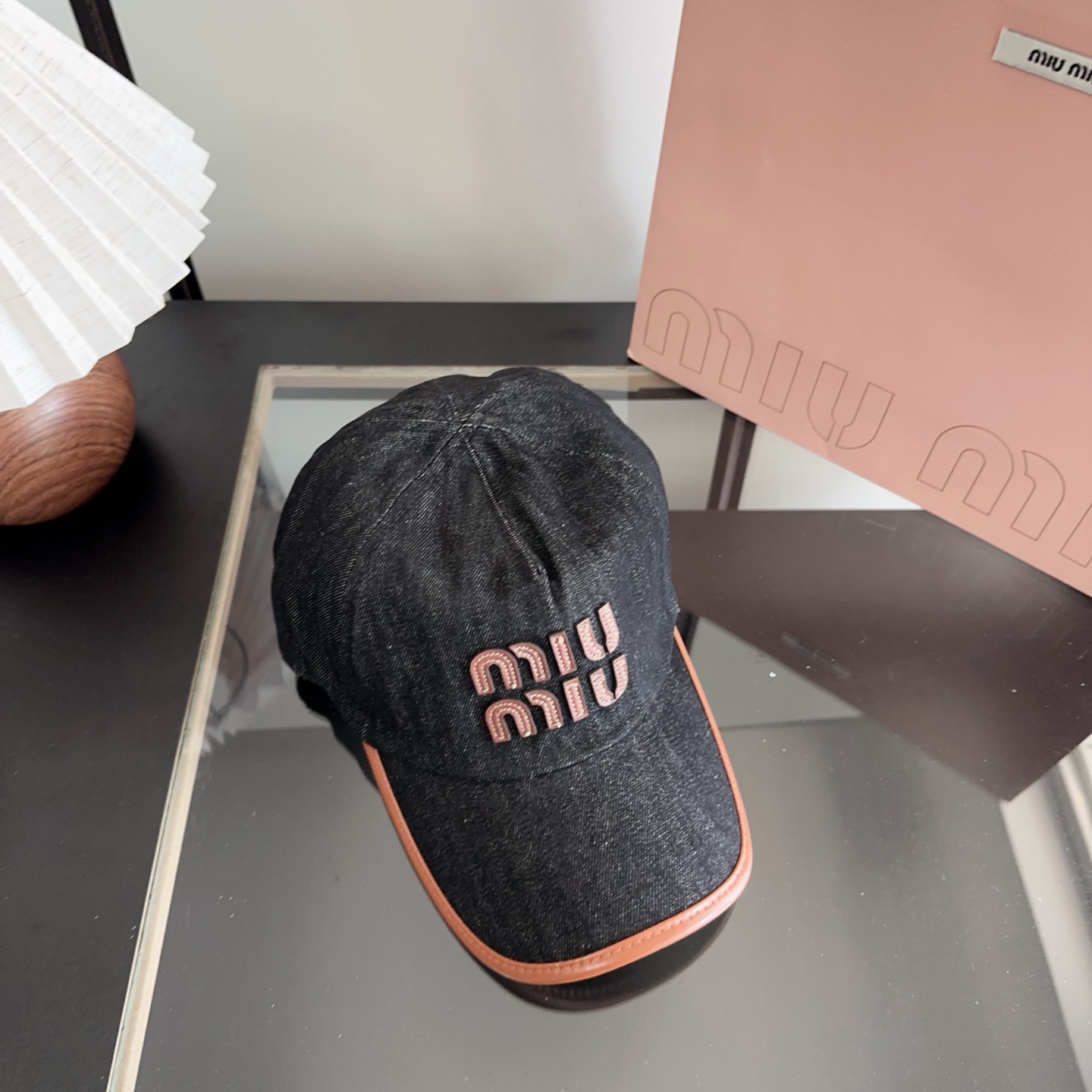 NO:928442,Miumiu's new custom-made embroidered baseball caps are super easy to match, so hurry up and get them!  hat straw hat bucket hat baseball cap, hat, miumiu, espadrilles, hats19860909Miumiu缪缪 新款订单款刺绣棒球帽大牌款超好搭配,赶紧入手！帽子草帽渔夫帽棒球帽,帽子,miumiu,espadrilles,hats,hat