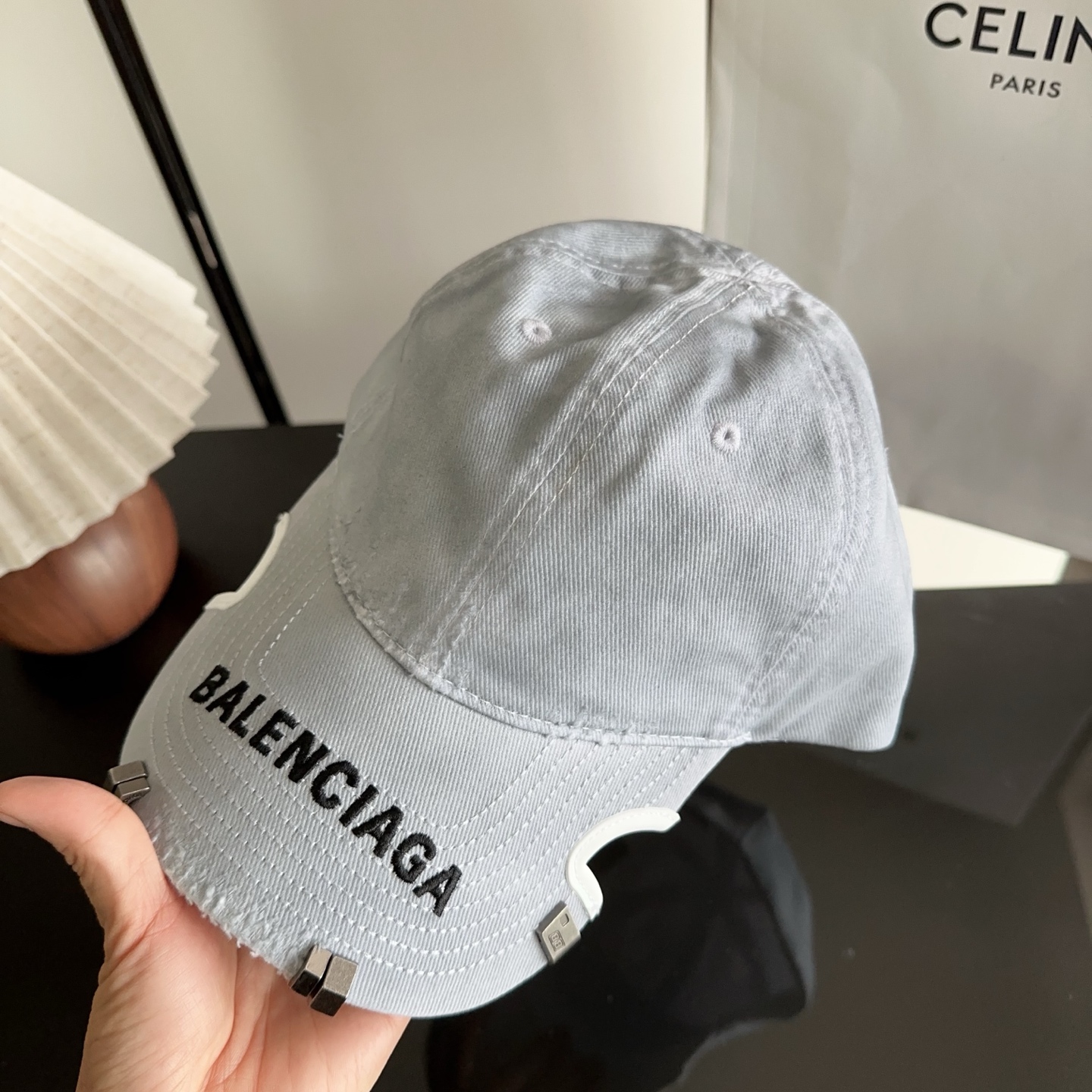 新品Balencia*a 巴黎世家刺绣字母新款棒球帽 现货秒发🧢简约时尚超级无敌好看的帽子！情侣款！