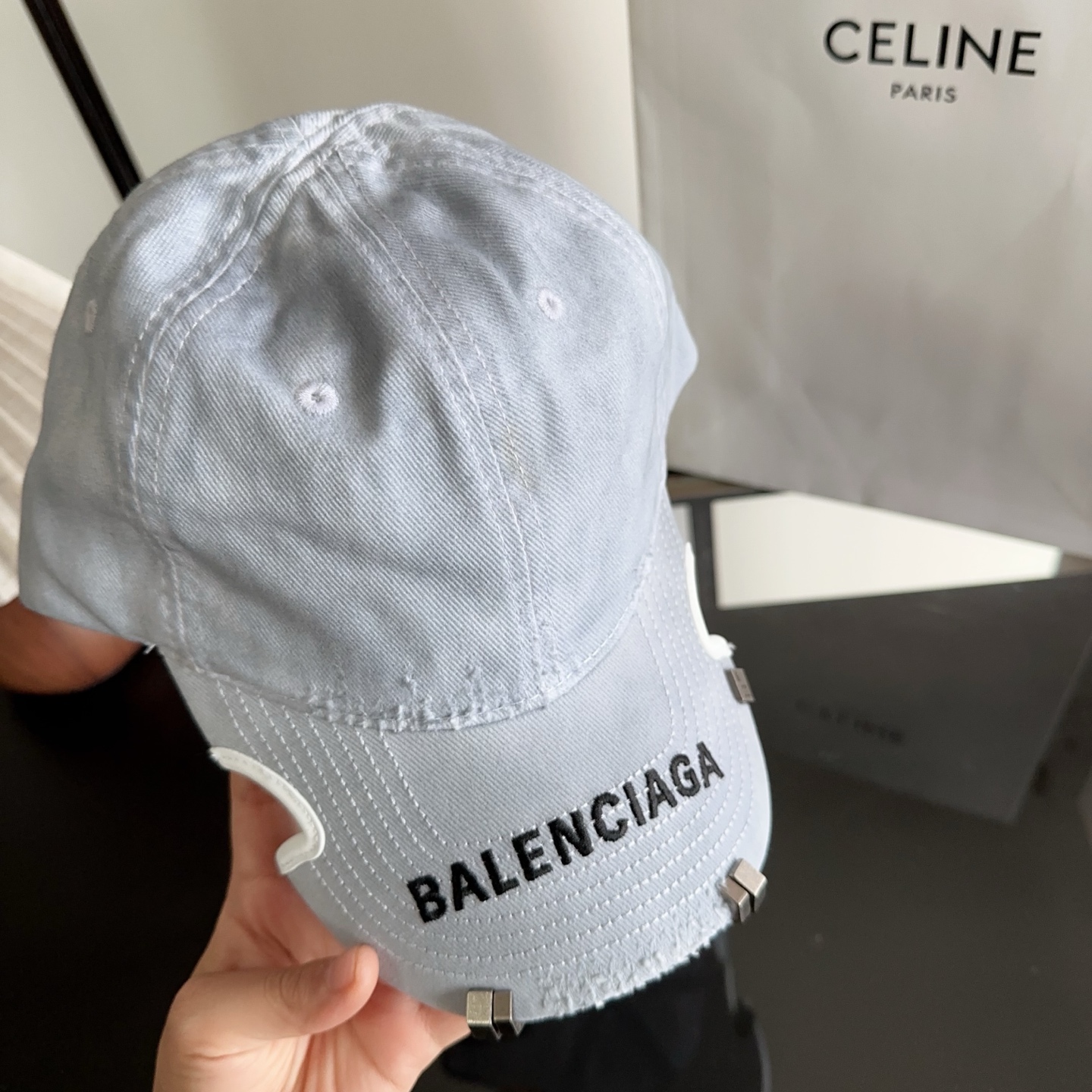 新品Balencia*a 巴黎世家刺绣字母新款棒球帽 现货秒发🧢简约时尚超级无敌好看的帽子！情侣款！