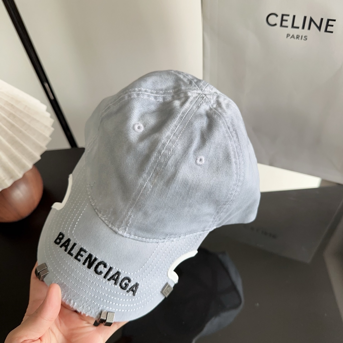 新品Balencia*a 巴黎世家刺绣字母新款棒球帽 现货秒发🧢简约时尚超级无敌好看的帽子！情侣款！