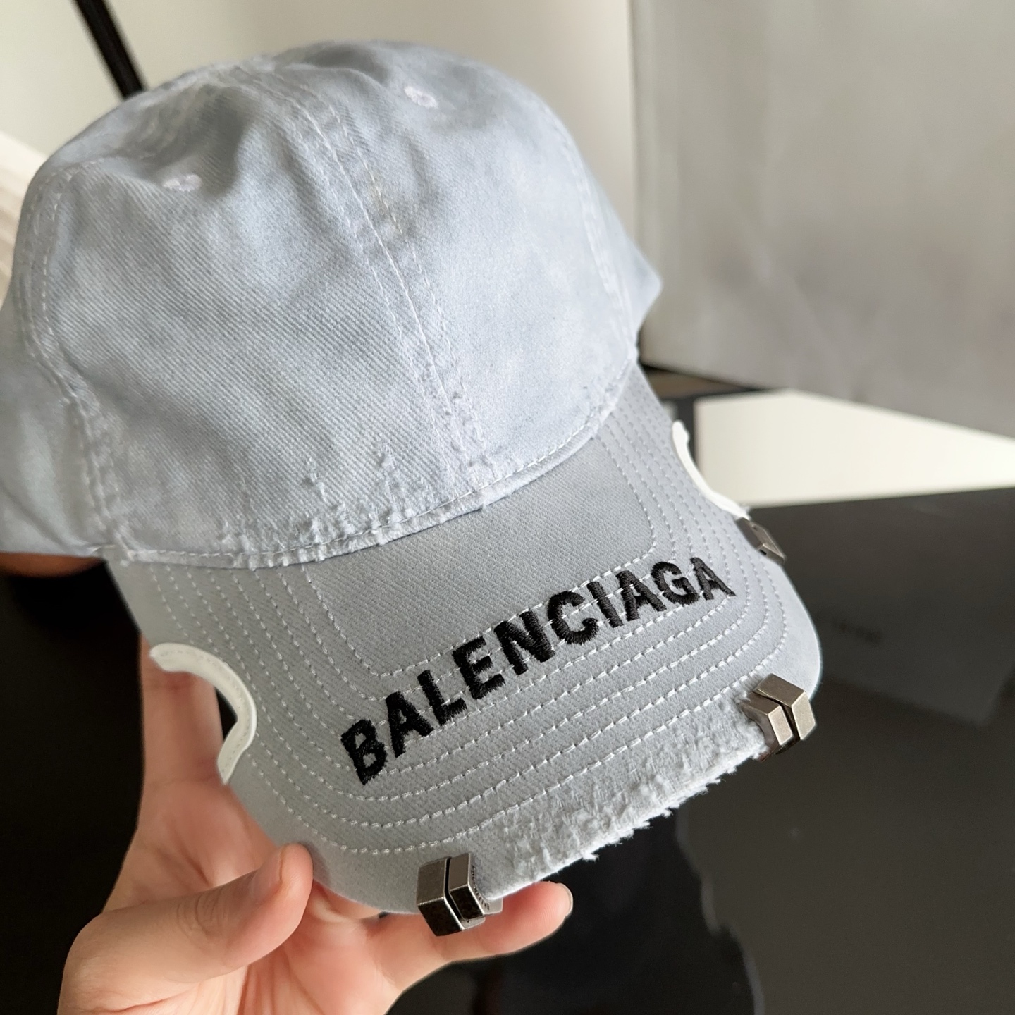 新品Balencia*a 巴黎世家刺绣字母新款棒球帽 现货秒发🧢简约时尚超级无敌好看的帽子！情侣款！