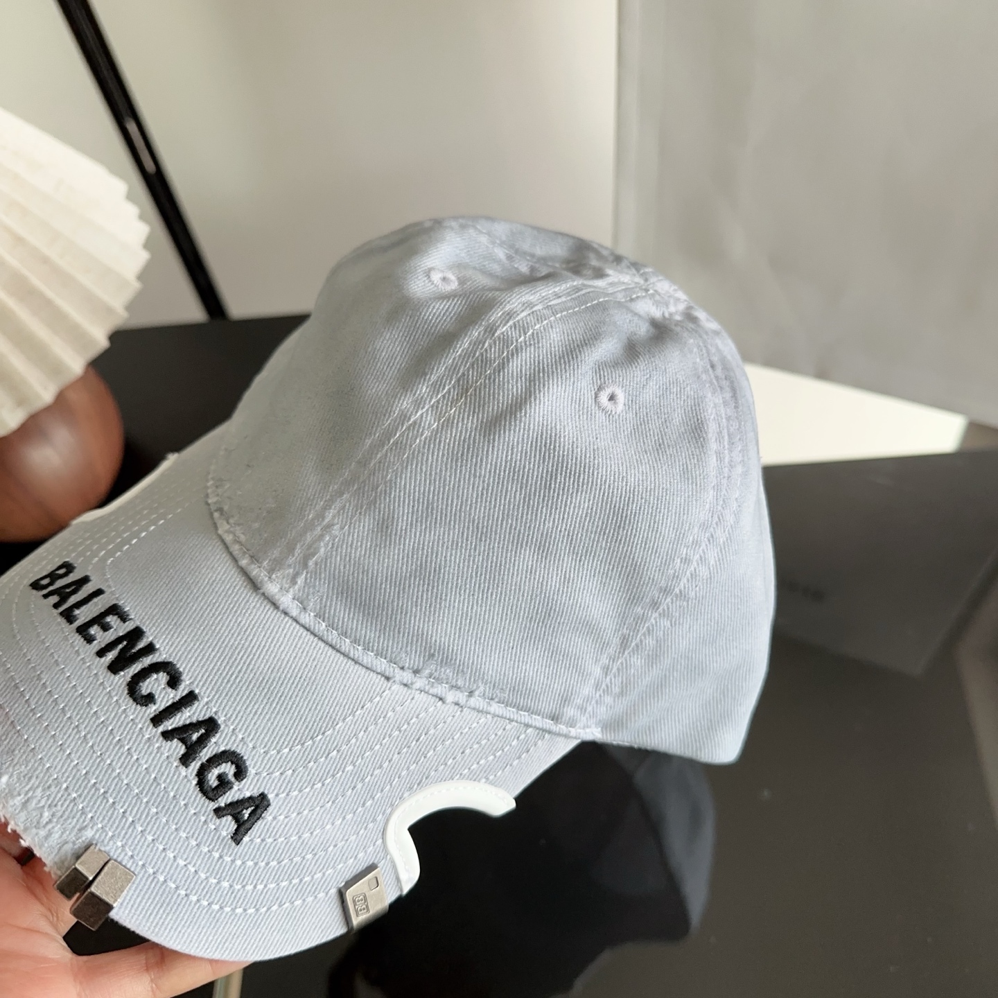 新品Balencia*a 巴黎世家刺绣字母新款棒球帽 现货秒发🧢简约时尚超级无敌好看的帽子！情侣款！