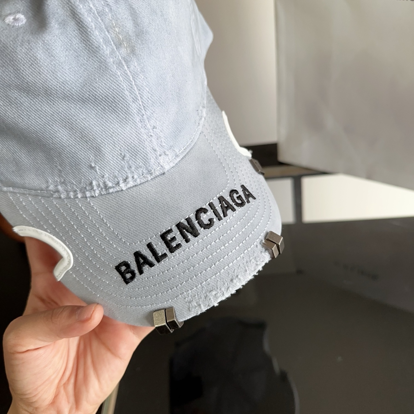 新品Balencia*a 巴黎世家刺绣字母新款棒球帽 现货秒发🧢简约时尚超级无敌好看的帽子！情侣款！
