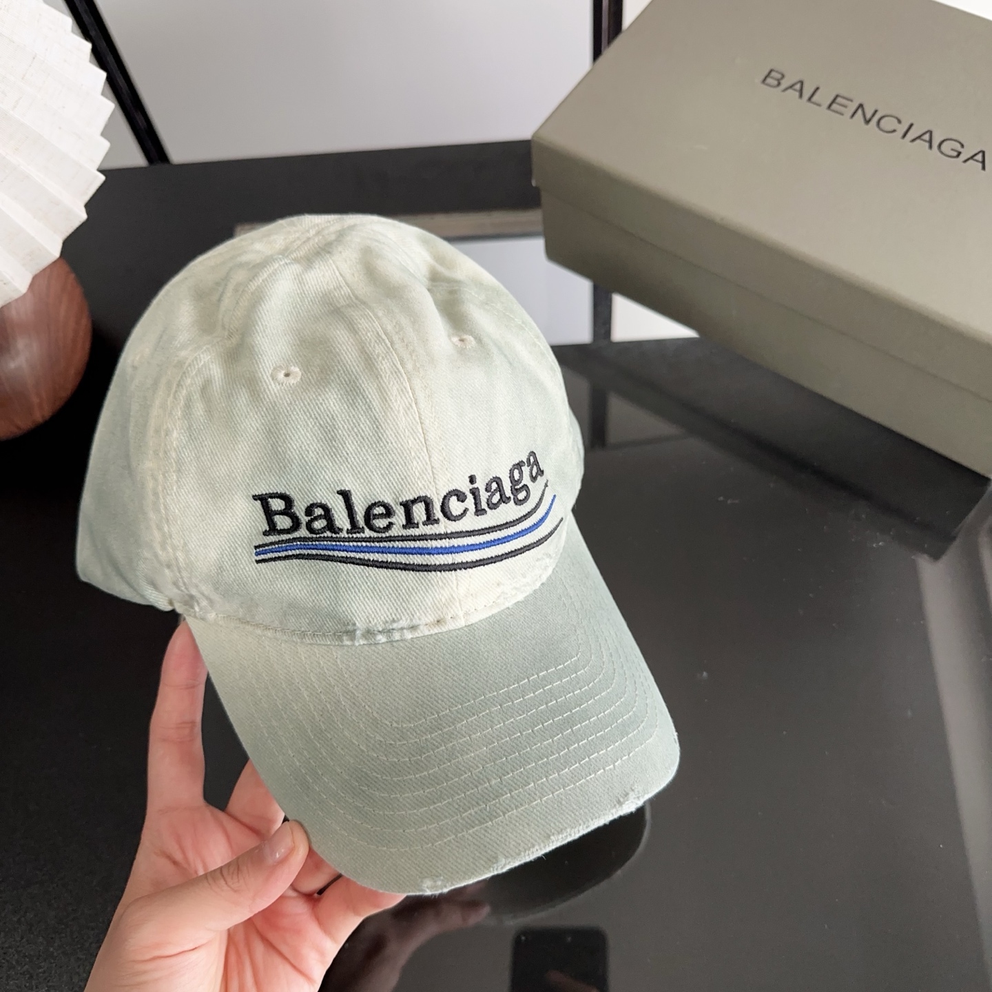 Balencia*a 巴黎世家刺绣字母新款棒球帽 现货秒发🧢简约时尚超级无敌好看的帽子！情侣款！