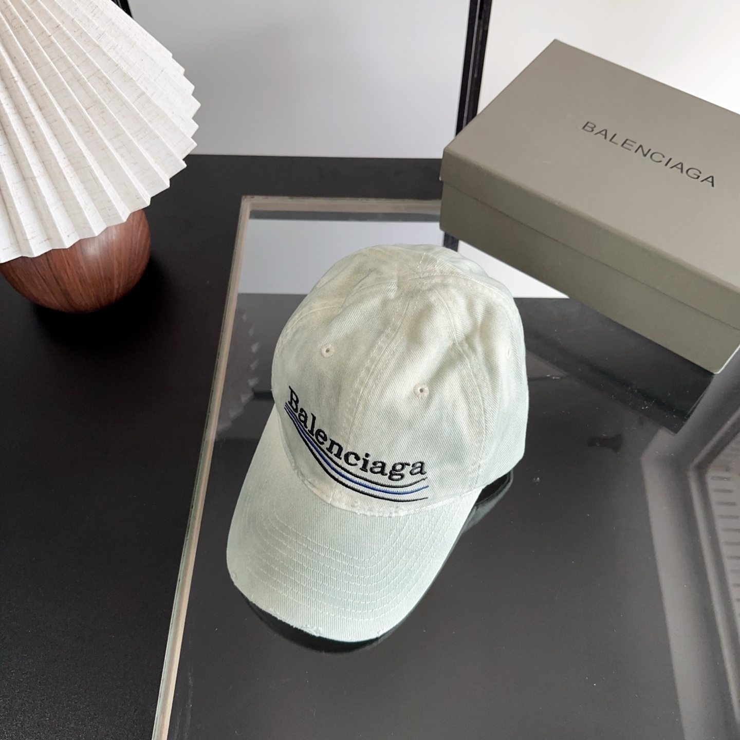 Balencia*a 巴黎世家刺绣字母新款棒球帽 现货秒发🧢简约时尚超级无敌好看的帽子！情侣款！