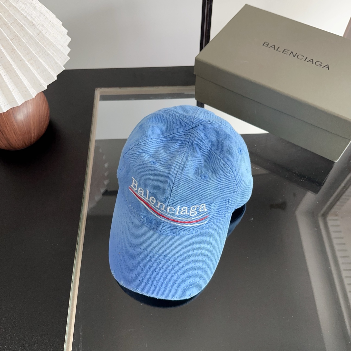 Balencia*a 巴黎世家刺绣字母新款棒球帽 现货秒发🧢简约时尚超级无敌好看的帽子！情侣款！