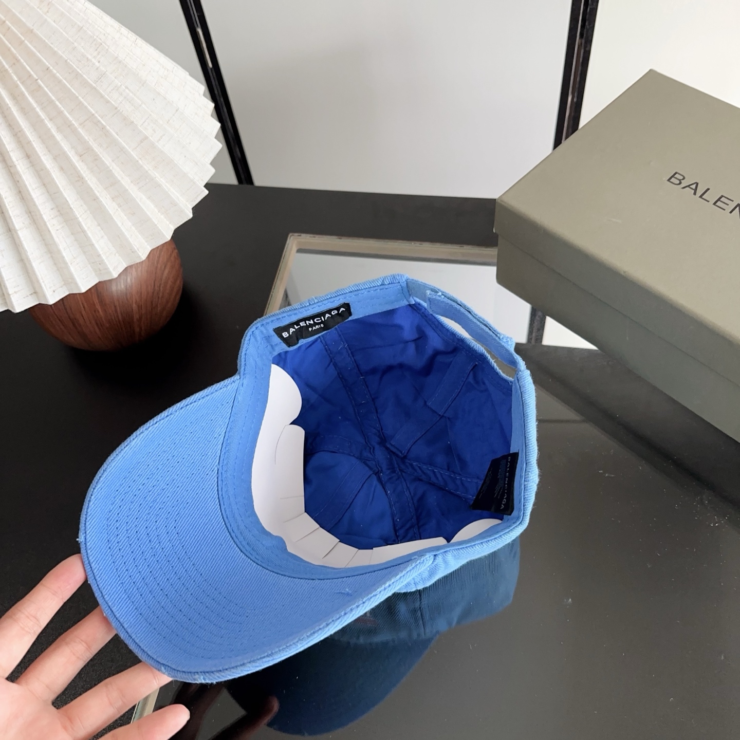 Balencia*a 巴黎世家刺绣字母新款棒球帽 现货秒发🧢简约时尚超级无敌好看的帽子！情侣款！