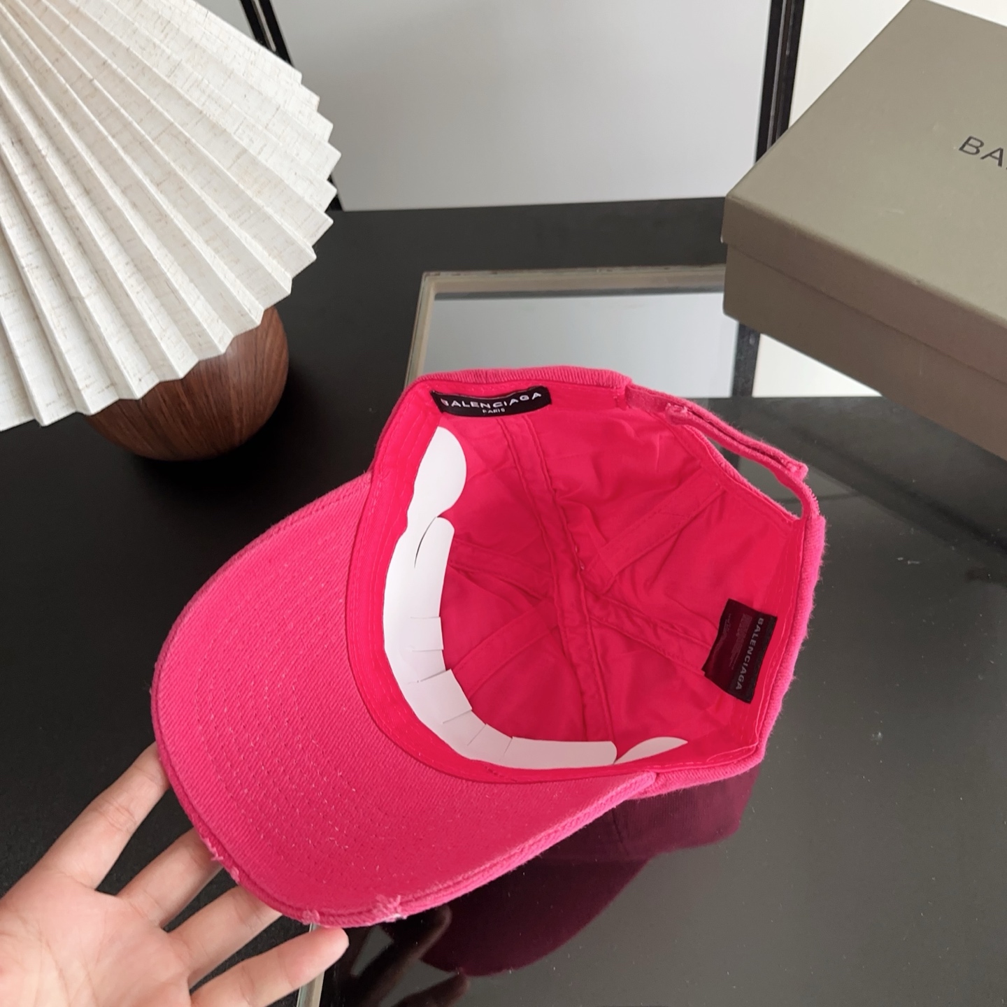 Balencia*a 巴黎世家刺绣字母新款棒球帽 现货秒发🧢简约时尚超级无敌好看的帽子！情侣款！