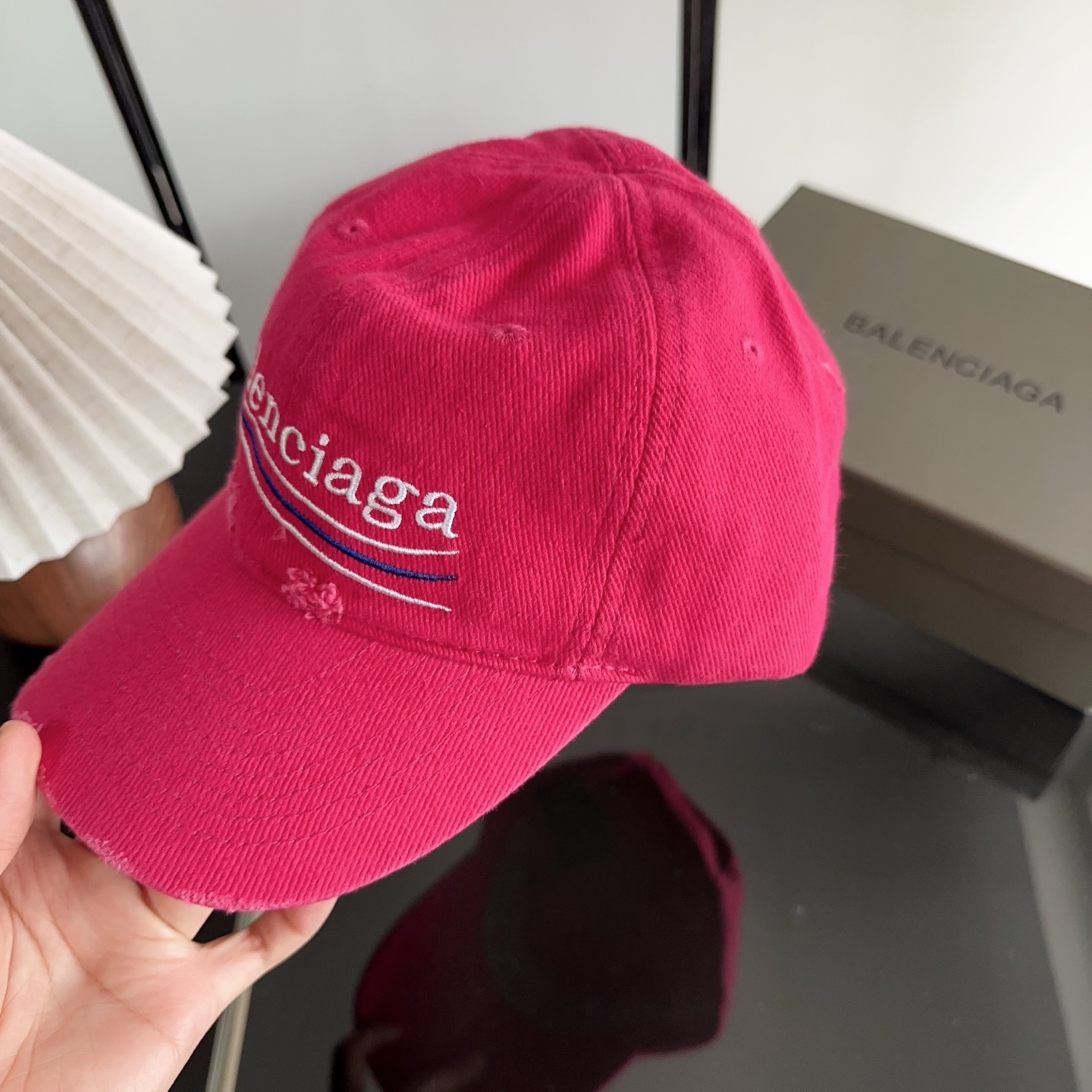 Balencia*a 巴黎世家刺绣字母新款棒球帽 现货秒发🧢简约时尚超级无敌好看的帽子！情侣款！