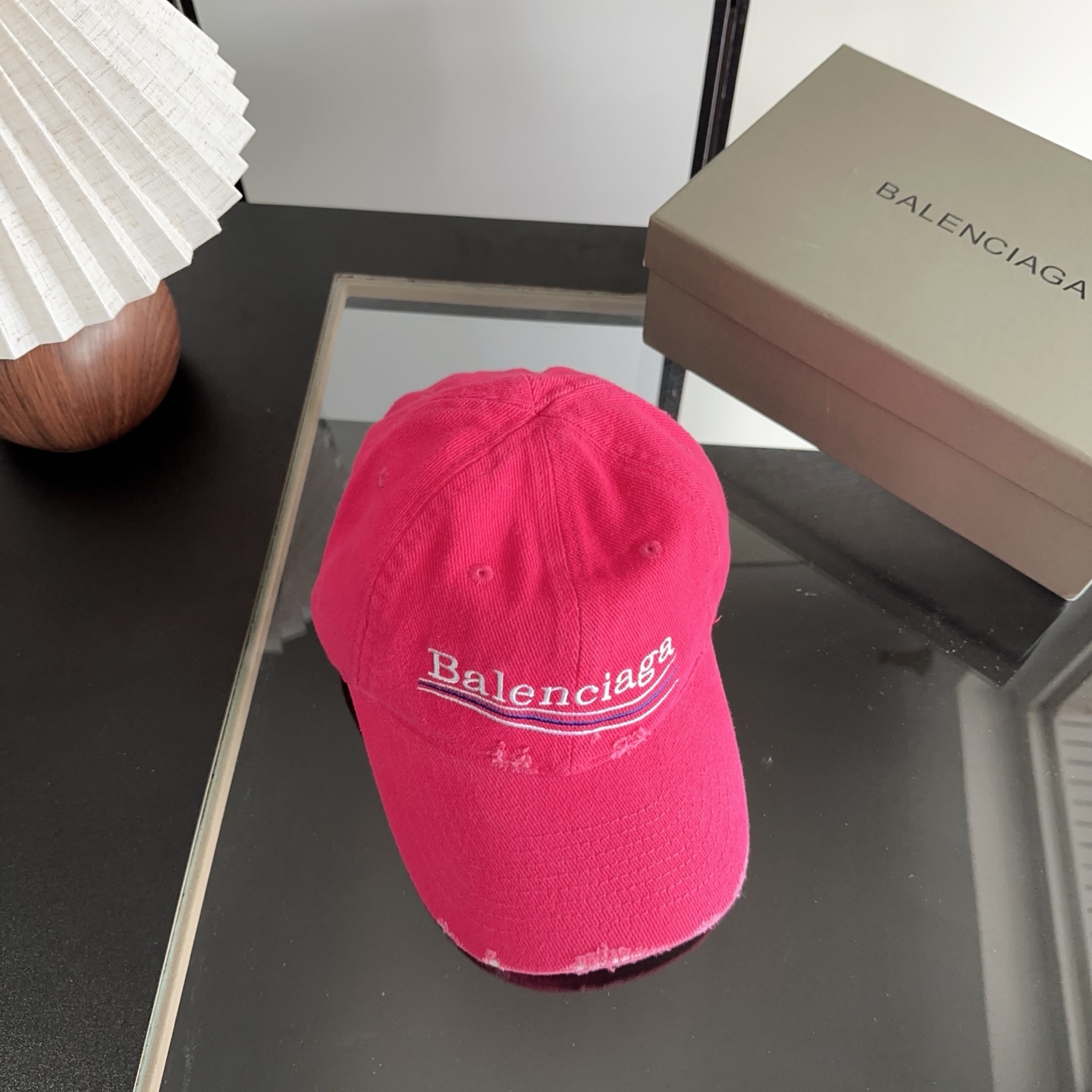 Balencia*a 巴黎世家刺绣字母新款棒球帽 现货秒发🧢简约时尚超级无敌好看的帽子！情侣款！