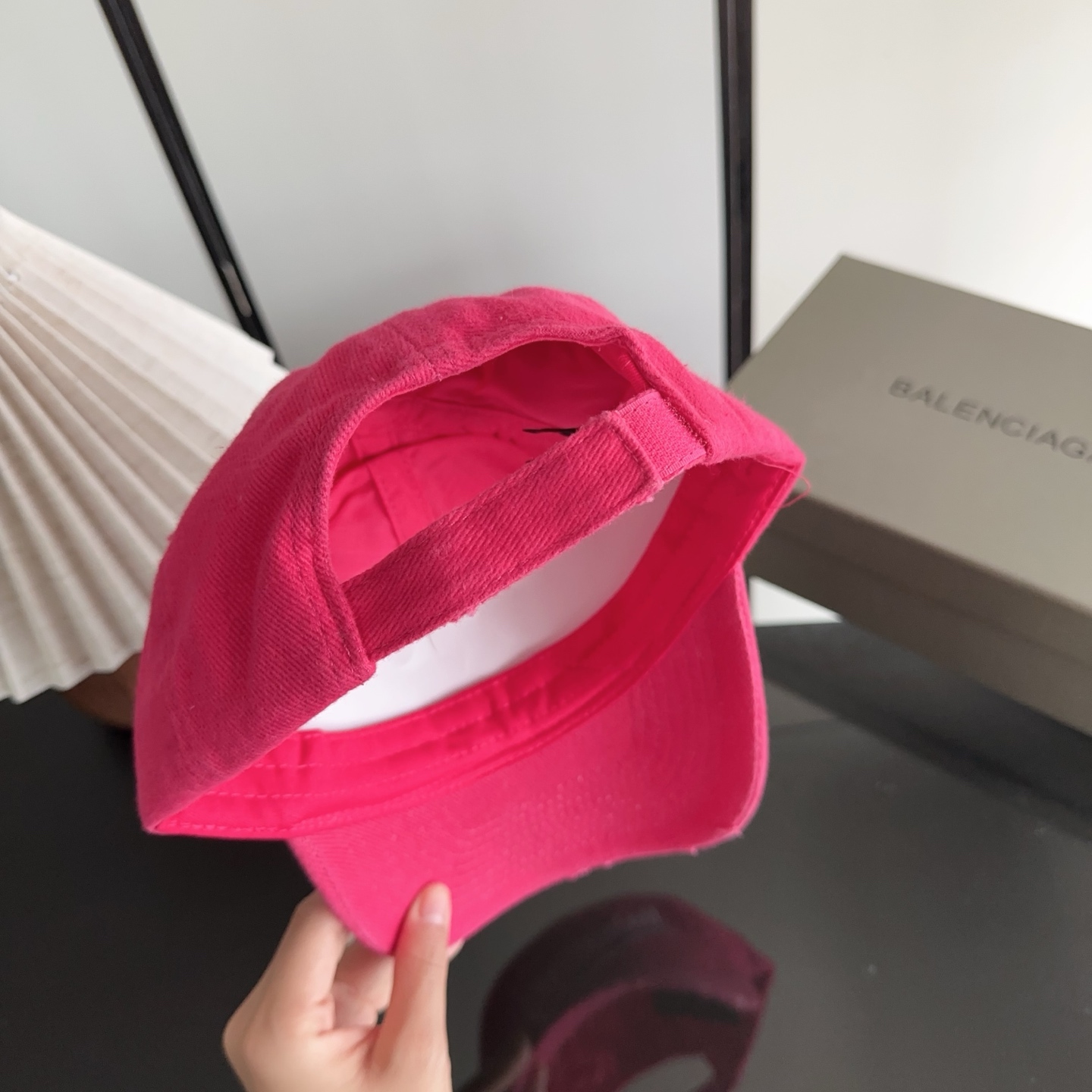Balencia*a 巴黎世家刺绣字母新款棒球帽 现货秒发🧢简约时尚超级无敌好看的帽子！情侣款！