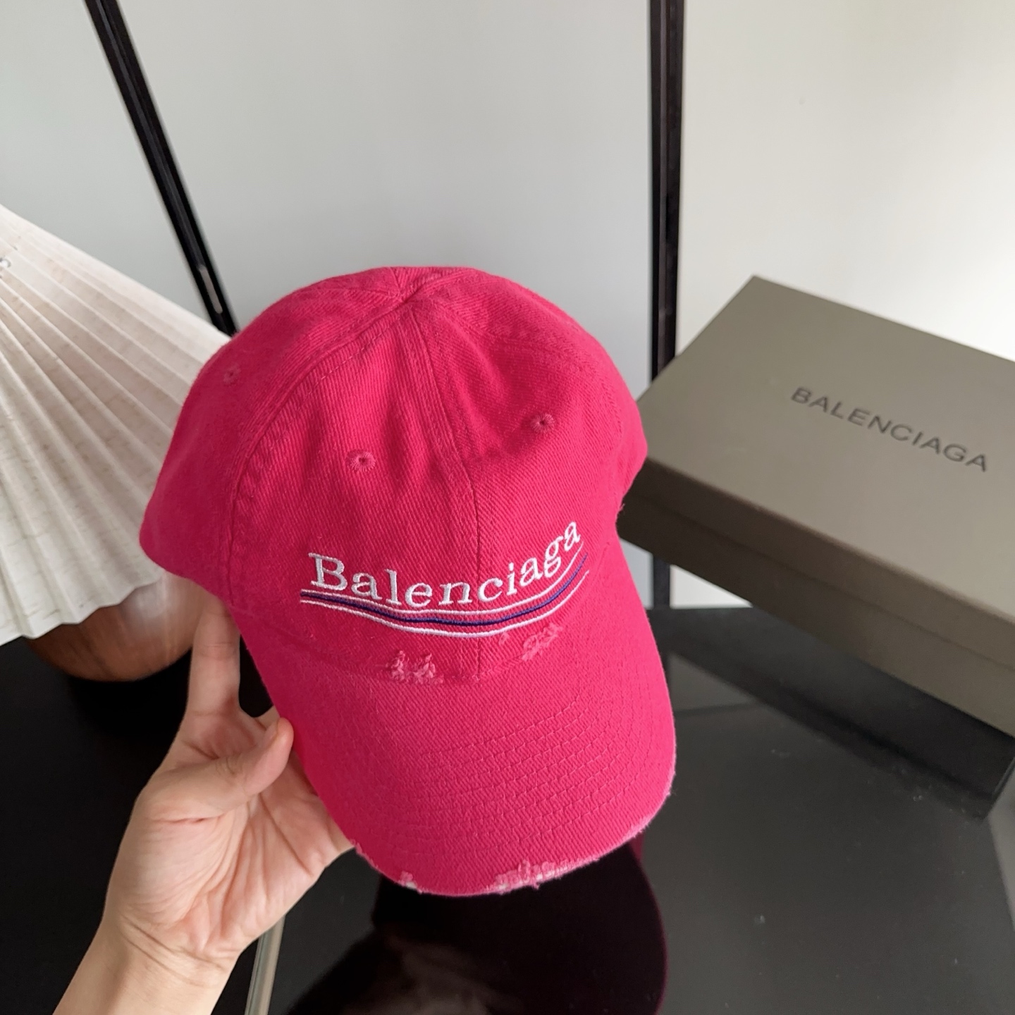 Balencia*a 巴黎世家刺绣字母新款棒球帽 现货秒发🧢简约时尚超级无敌好看的帽子！情侣款！