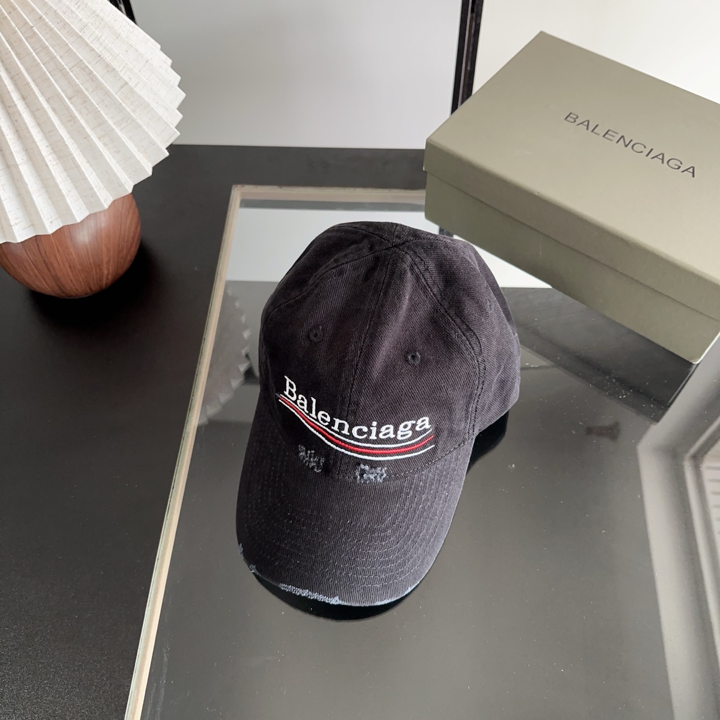 Balencia*a 巴黎世家刺绣字母新款棒球帽 现货秒发🧢简约时尚超级无敌好看的帽子！情侣款！