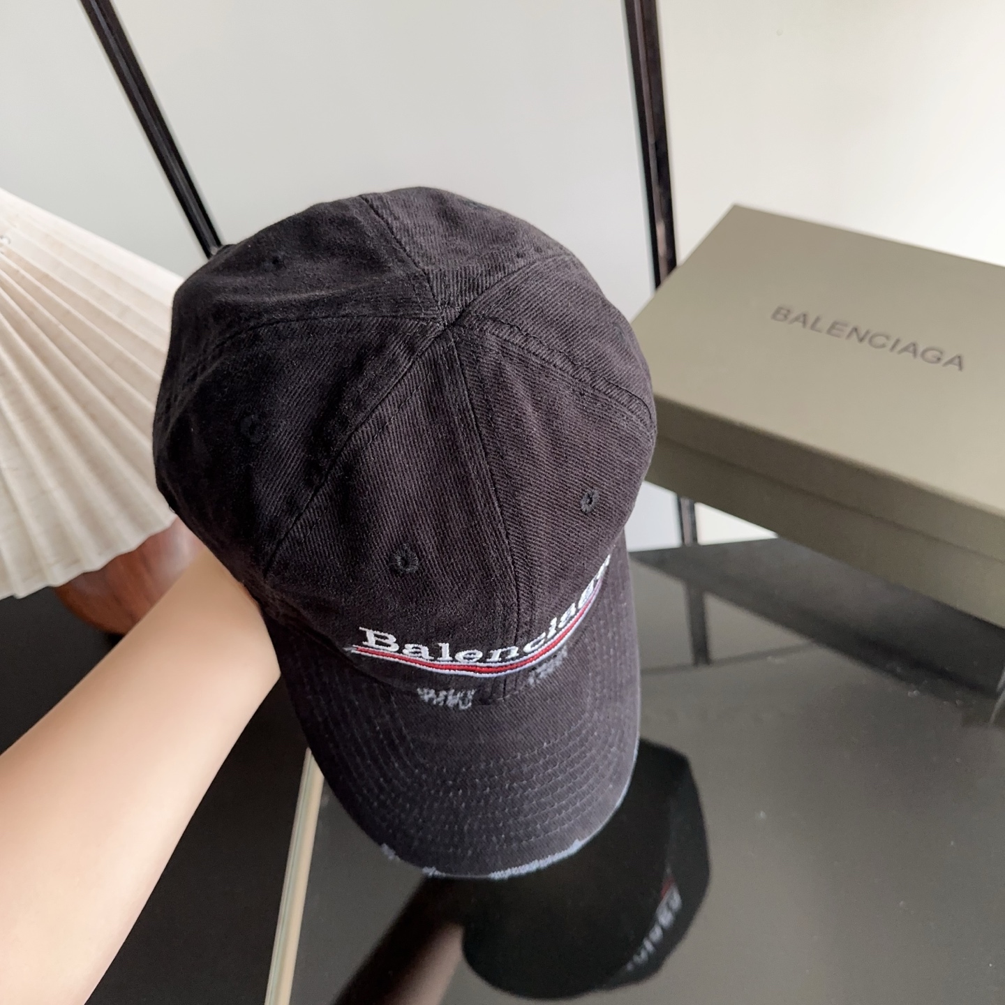 Balencia*a 巴黎世家刺绣字母新款棒球帽 现货秒发🧢简约时尚超级无敌好看的帽子！情侣款！