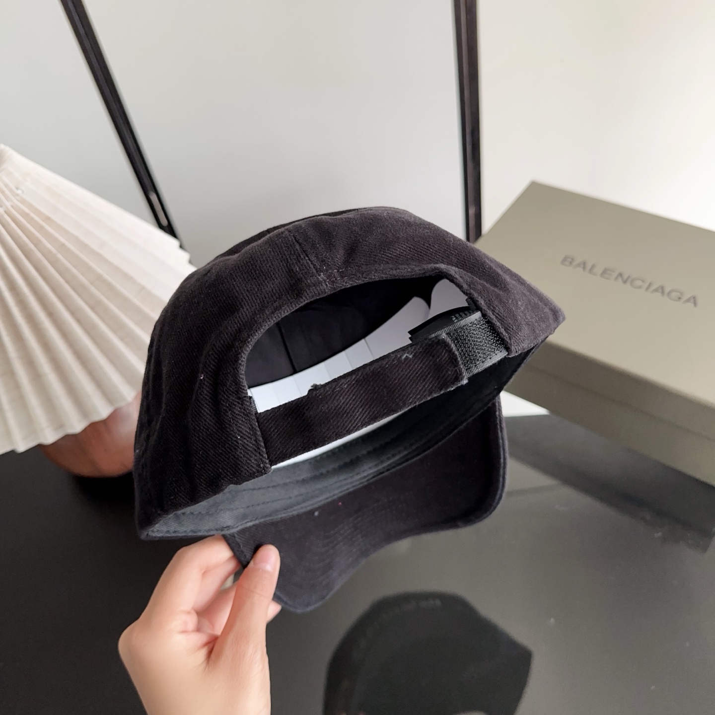 Balencia*a 巴黎世家刺绣字母新款棒球帽 现货秒发🧢简约时尚超级无敌好看的帽子！情侣款！