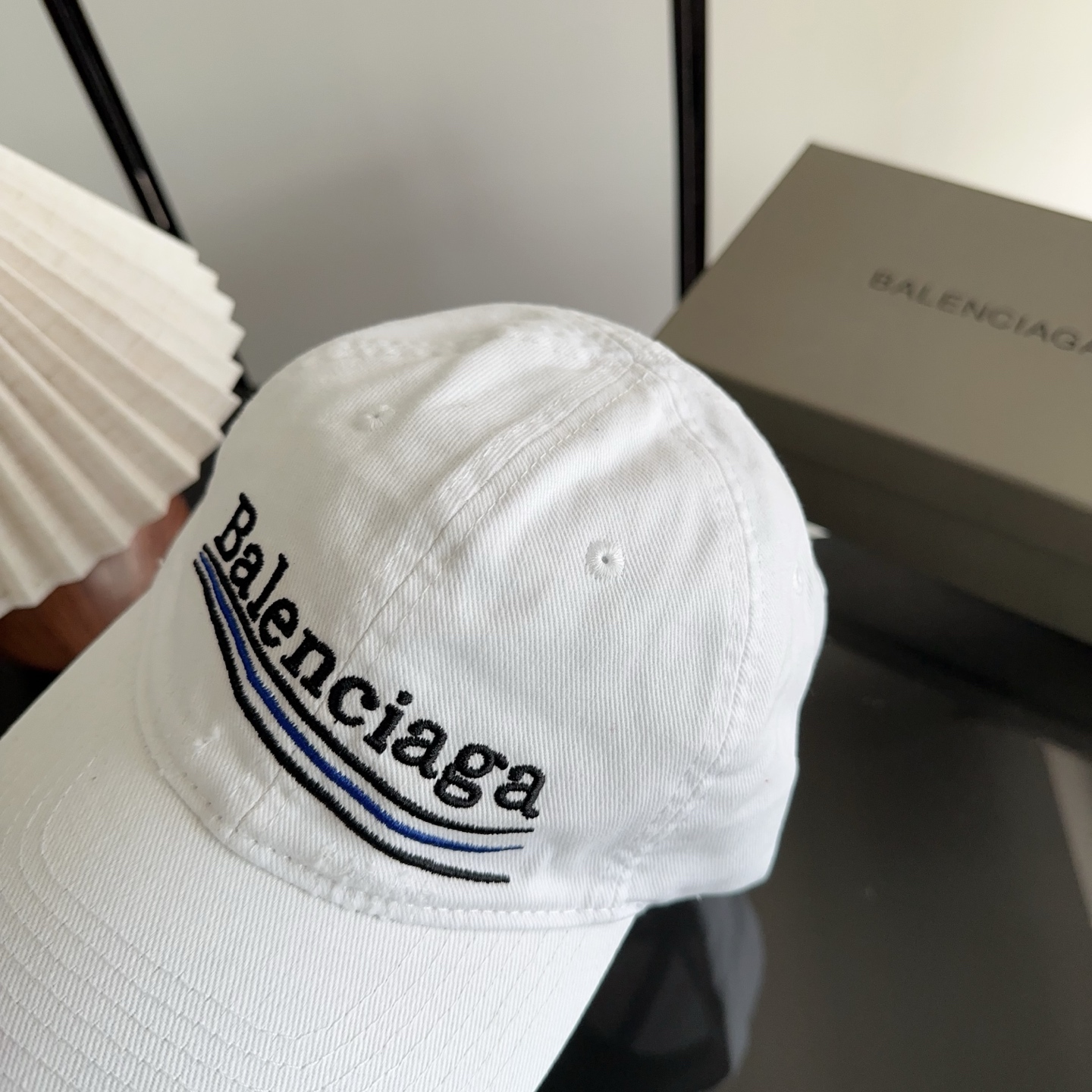 Balencia*a 巴黎世家刺绣字母新款棒球帽 现货秒发🧢简约时尚超级无敌好看的帽子！情侣款！