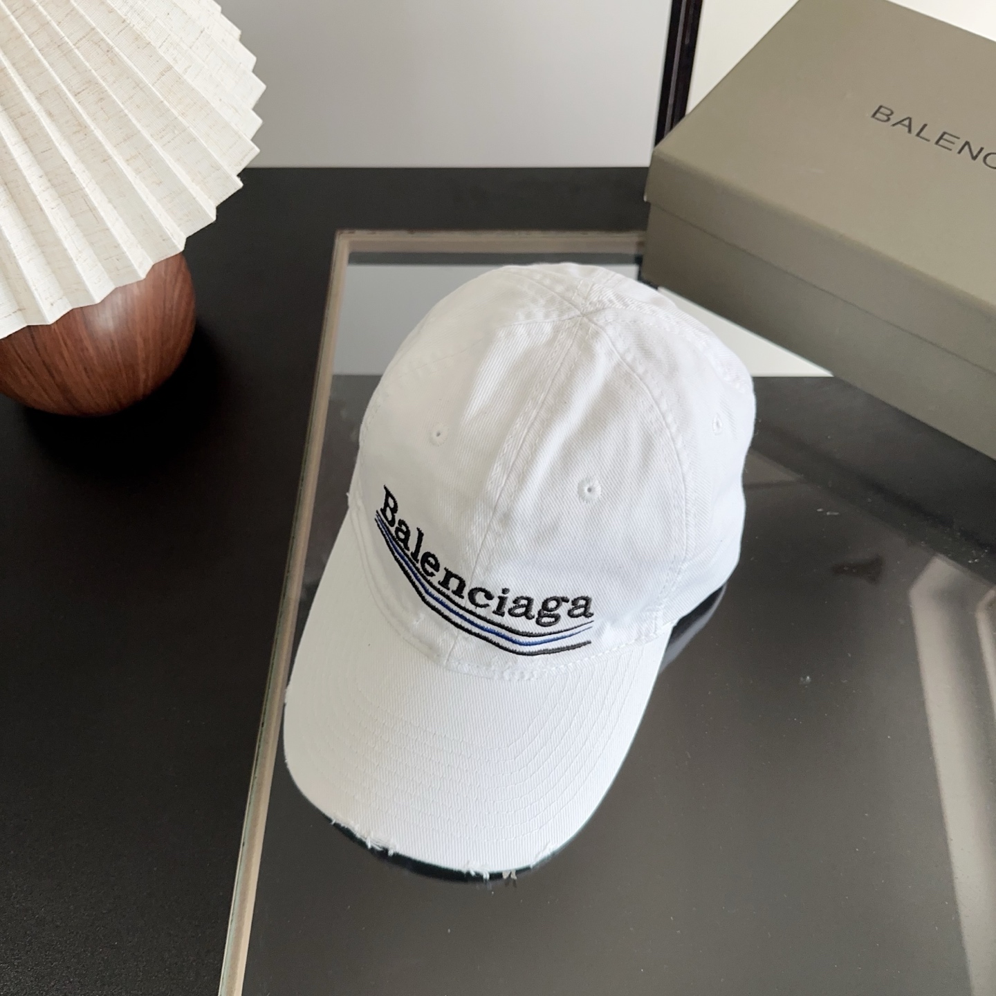 Balencia*a 巴黎世家刺绣字母新款棒球帽 现货秒发🧢简约时尚超级无敌好看的帽子！情侣款！