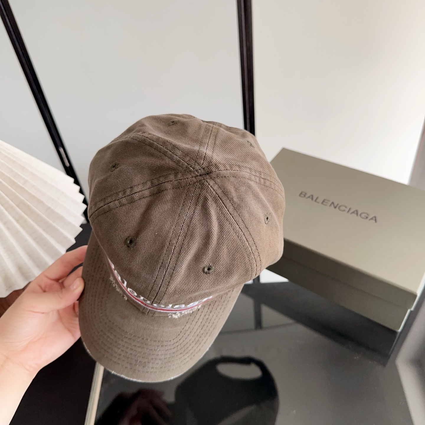 Balencia*a 巴黎世家刺绣字母新款棒球帽 现货秒发🧢简约时尚超级无敌好看的帽子！情侣款！