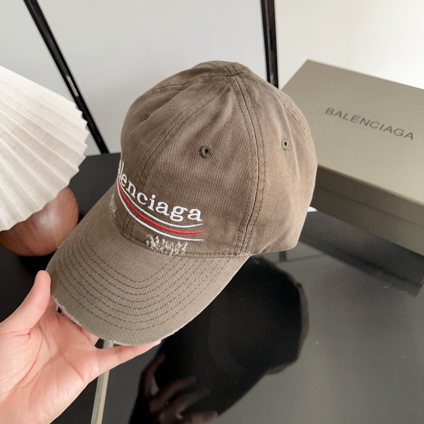 Balencia*a 巴黎世家刺绣字母新款棒球帽 现货秒发🧢简约时尚超级无敌好看的帽子！情侣款！