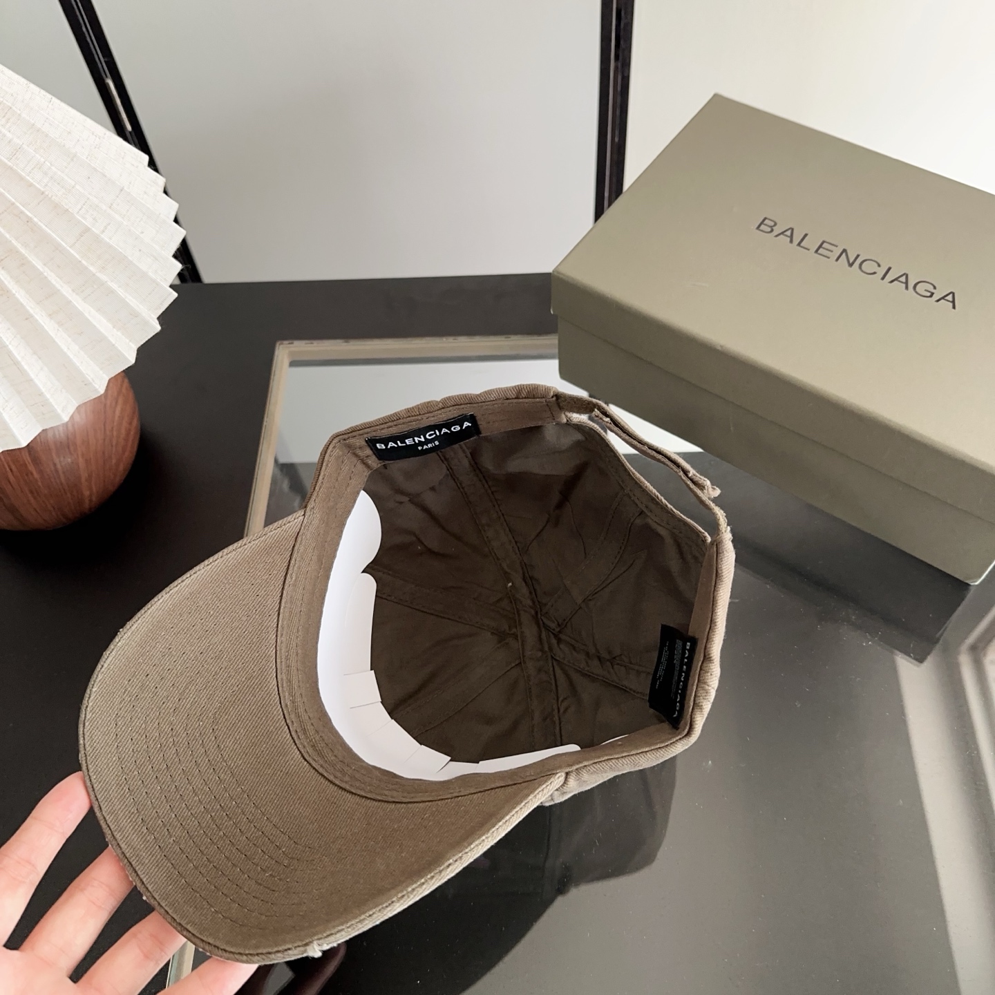 Balencia*a 巴黎世家刺绣字母新款棒球帽 现货秒发🧢简约时尚超级无敌好看的帽子！情侣款！