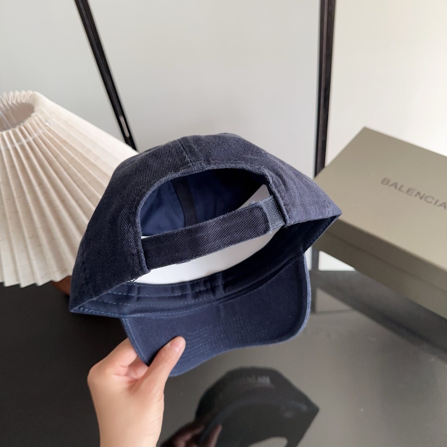 Balencia*a 巴黎世家刺绣字母新款棒球帽 现货秒发🧢简约时尚超级无敌好看的帽子！情侣款！