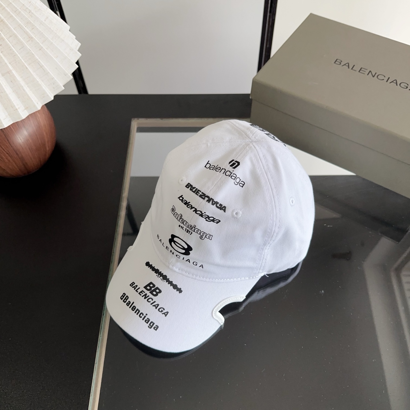 Balencia*a 巴黎世家刺绣字母新款棒球帽 现货秒发🧢简约时尚超级无敌好看的帽子！情侣款！
