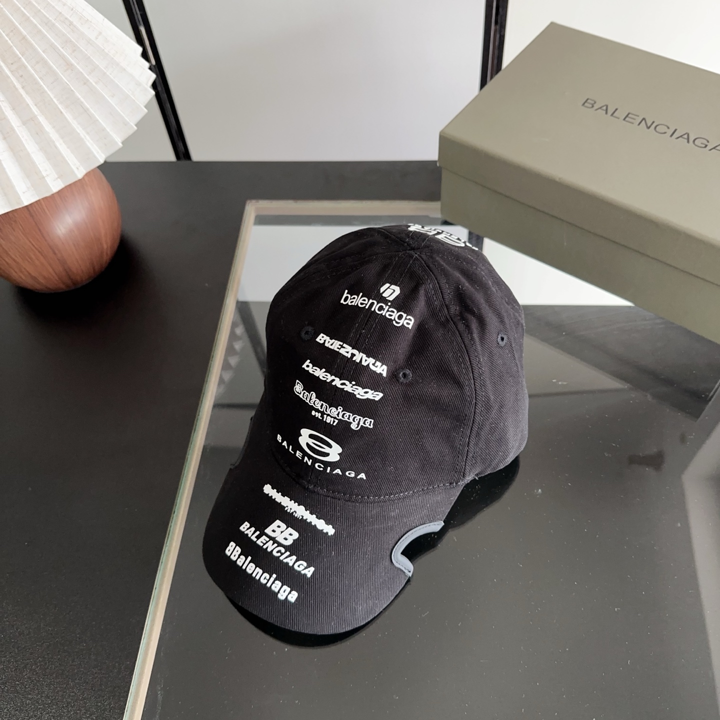 Balencia*a 巴黎世家刺绣字母新款棒球帽 现货秒发🧢简约时尚超级无敌好看的帽子！情侣款！