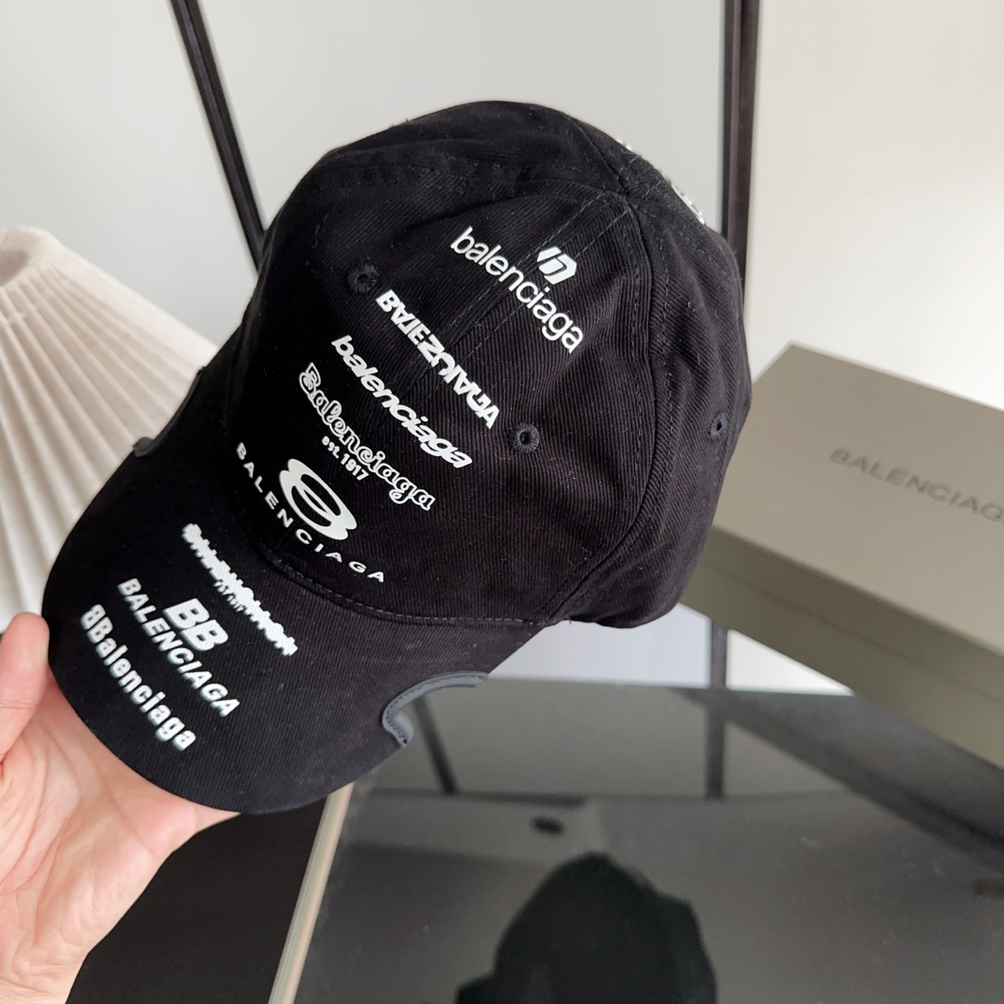 Balencia*a 巴黎世家刺绣字母新款棒球帽 现货秒发🧢简约时尚超级无敌好看的帽子！情侣款！