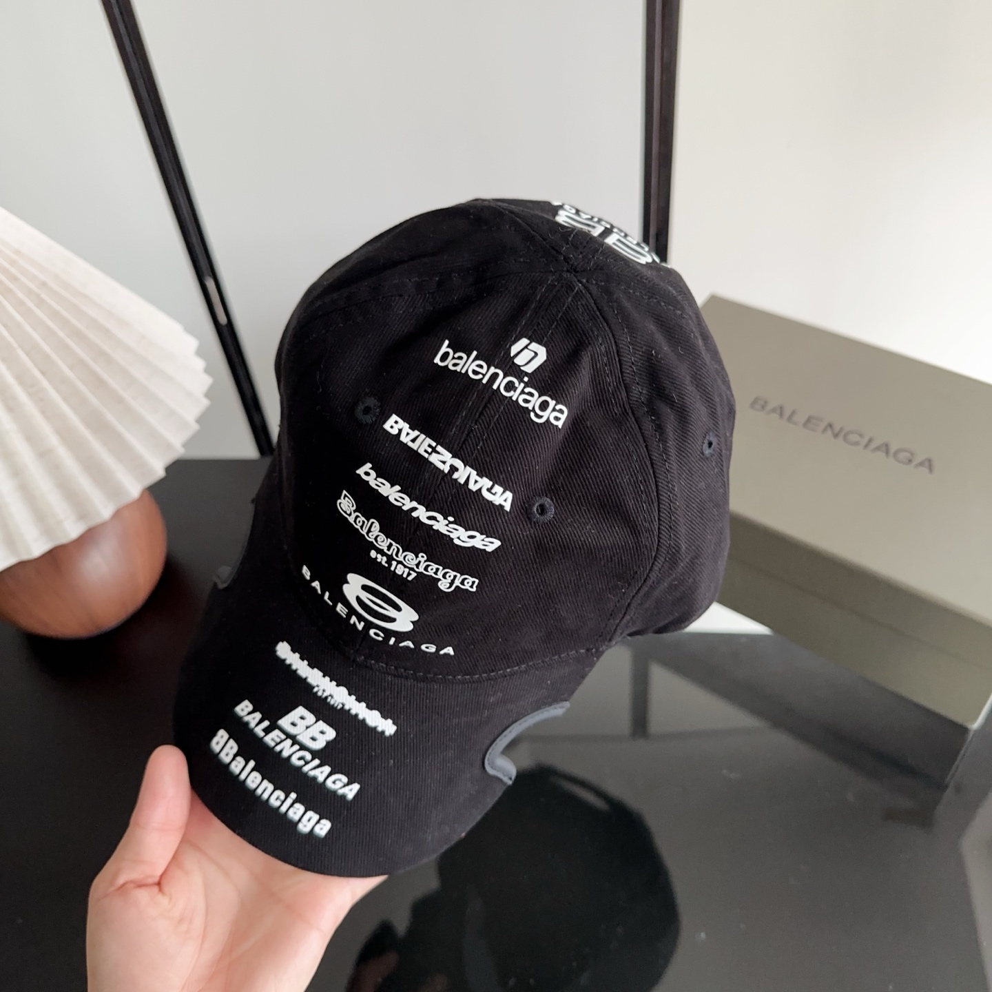 Balencia*a 巴黎世家刺绣字母新款棒球帽 现货秒发🧢简约时尚超级无敌好看的帽子！情侣款！