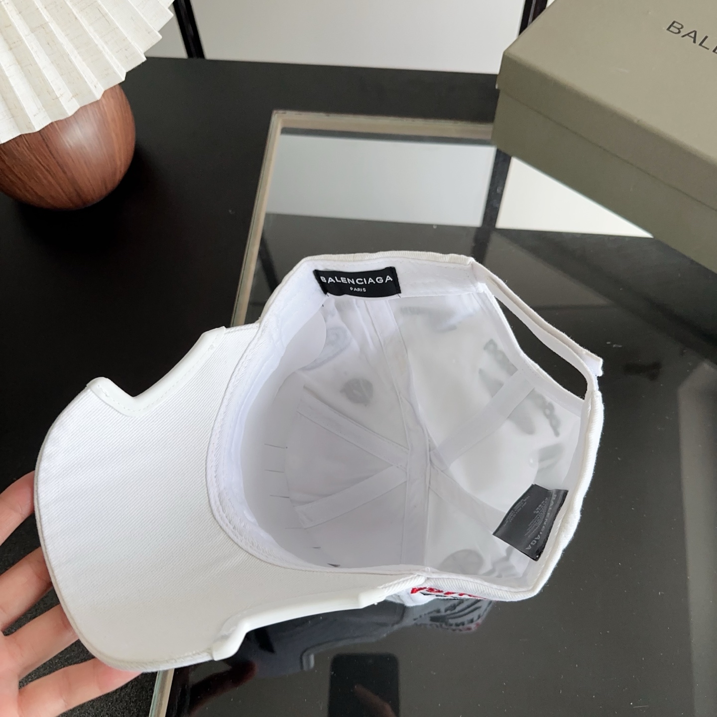 Balencia*a 巴黎世家刺绣字母新款棒球帽 现货秒发🧢简约时尚超级无敌好看的帽子！情侣款！